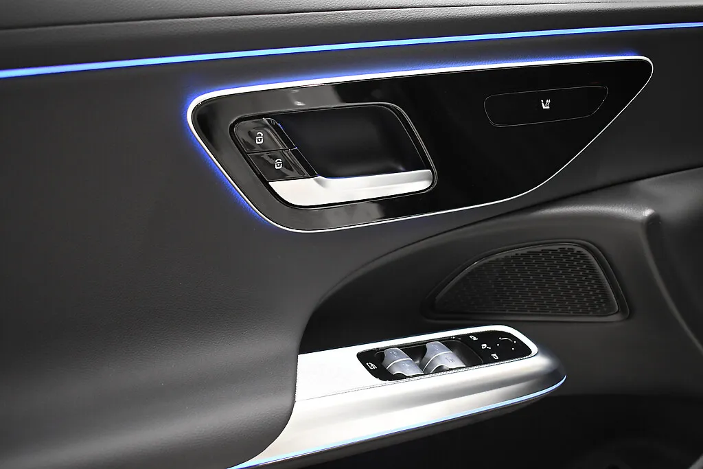 Mercedes-Benz E NNH-317 carousel image
