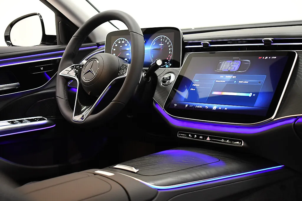 Mercedes-Benz E NNH-317 carousel image