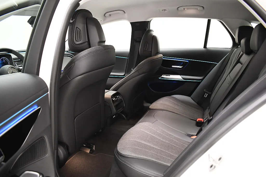 Mercedes-Benz E NNH-317 carousel image