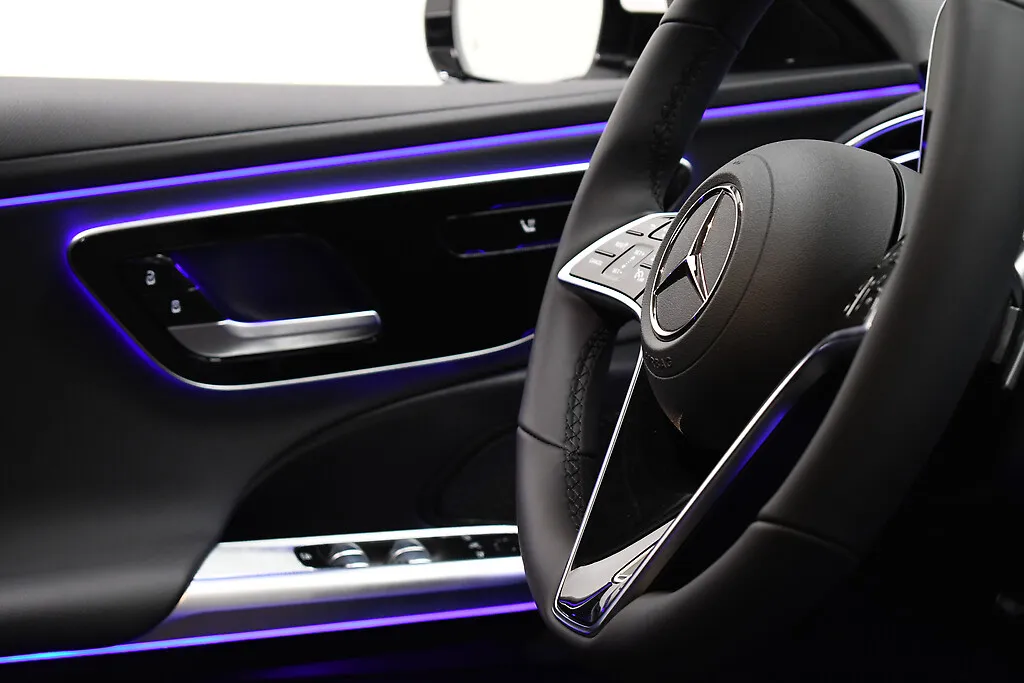 Mercedes-Benz E NNH-317 carousel image