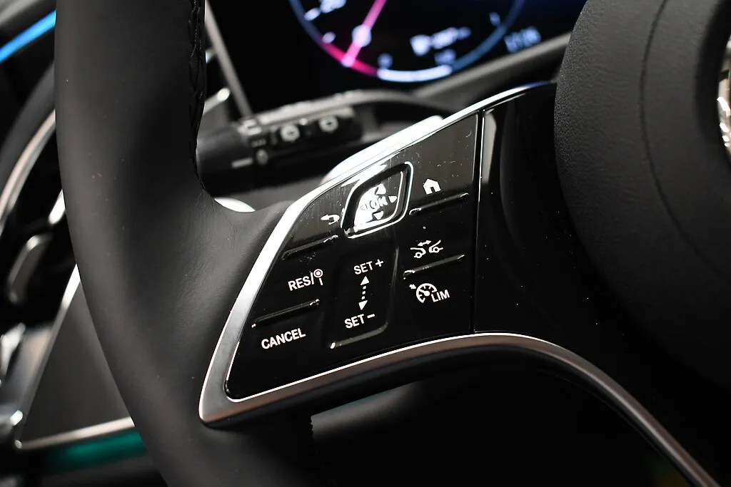 Mercedes-Benz E NNH-317 carousel image
