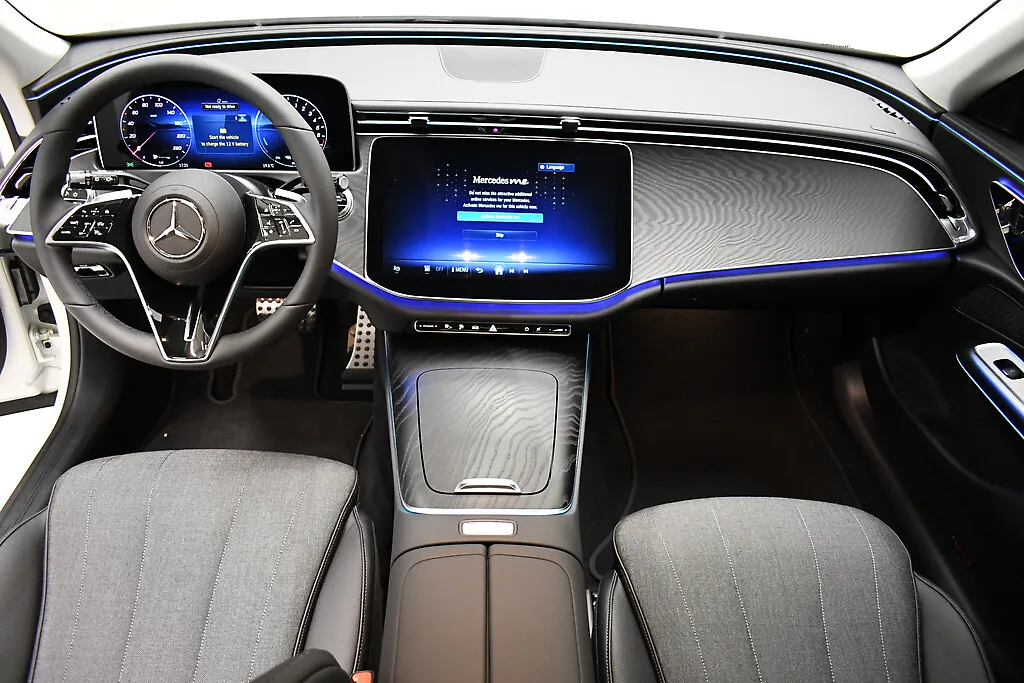 Mercedes-Benz E NNH-317 carousel image