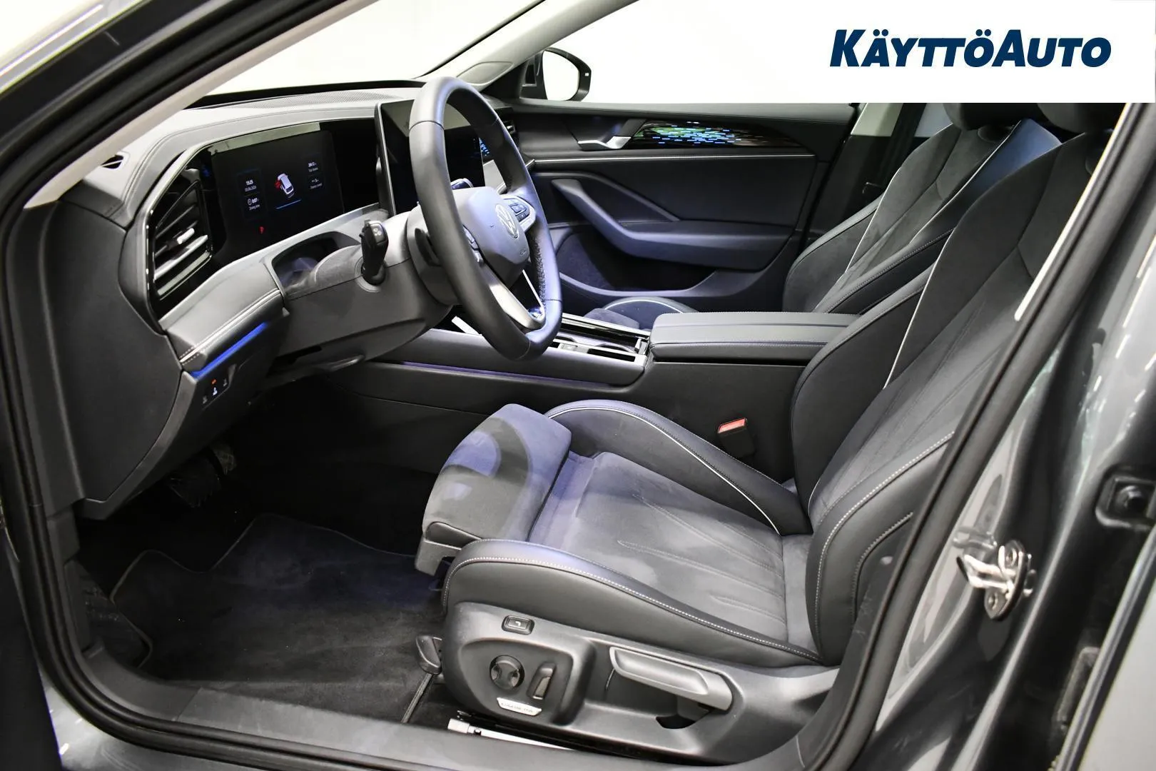 Volkswagen Passat CRX-520 carousel image