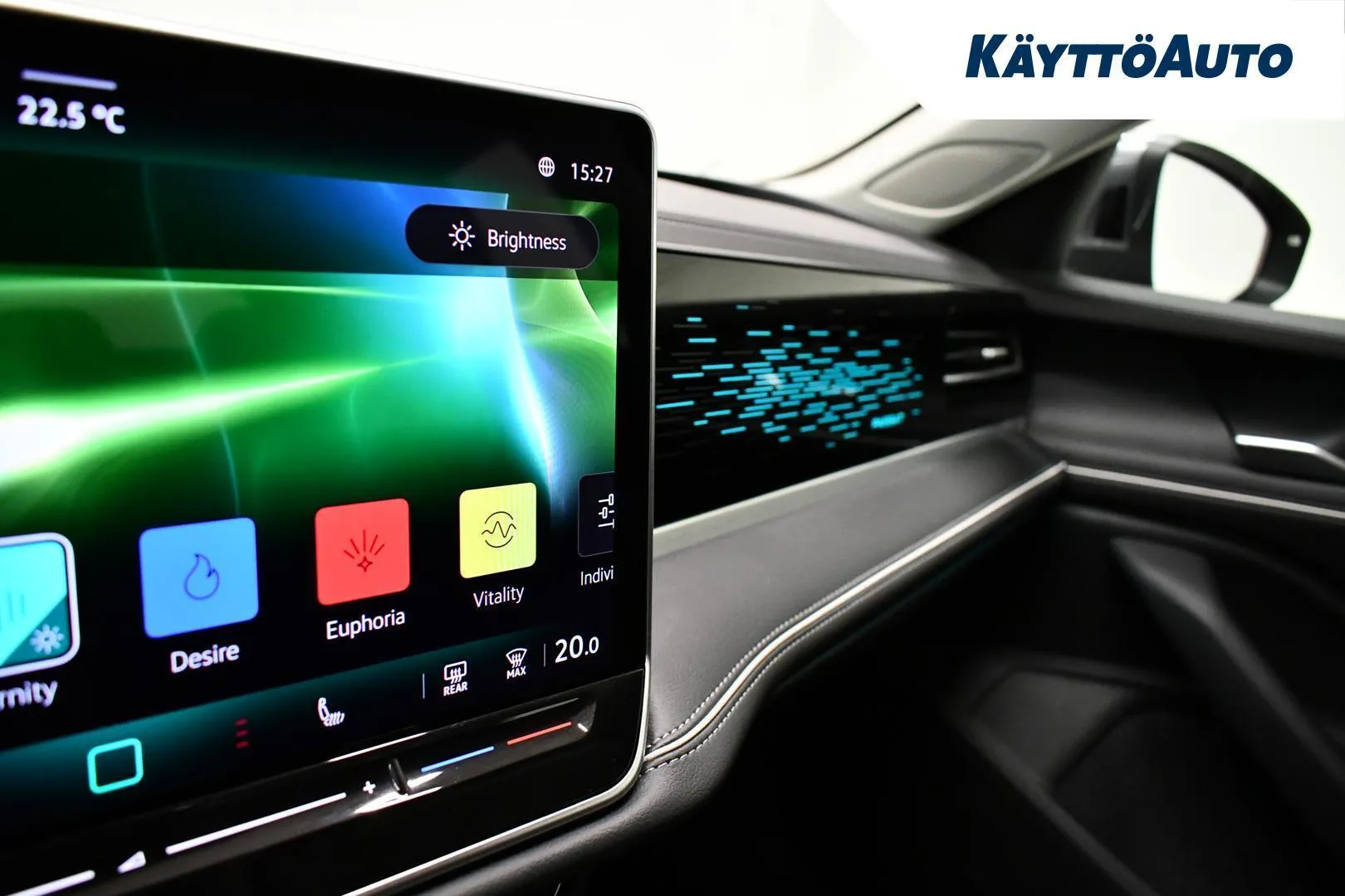 Volkswagen Passat CRX-520 carousel image