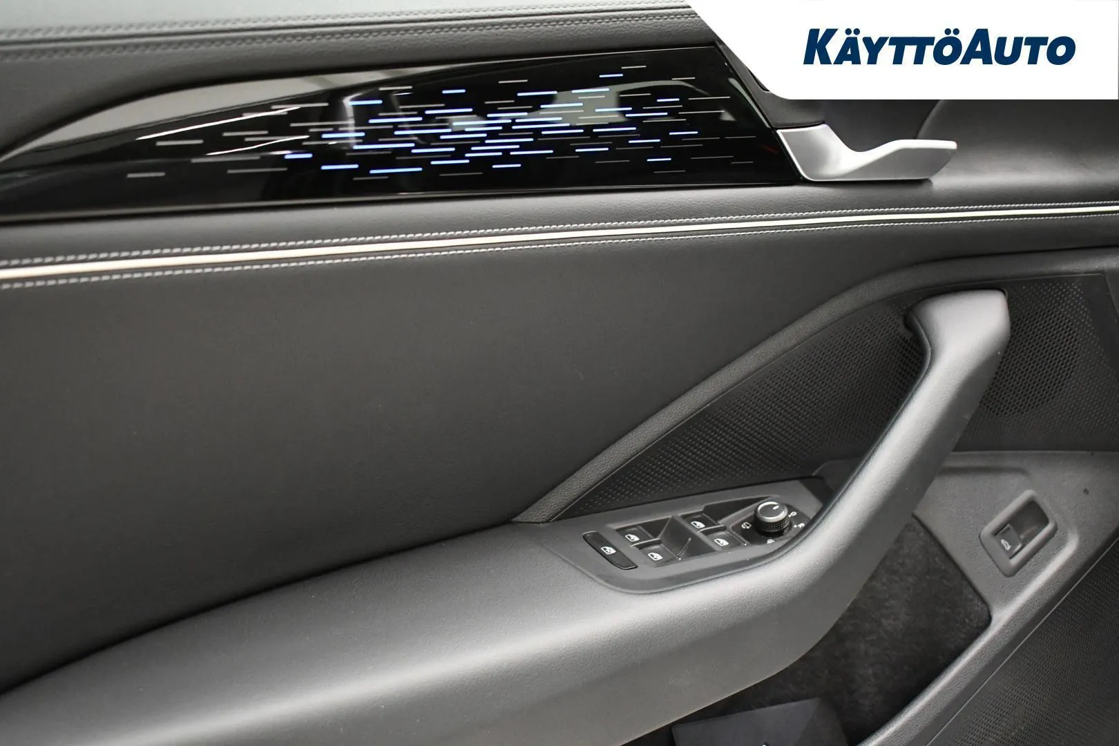 Volkswagen Passat CRX-520 carousel image