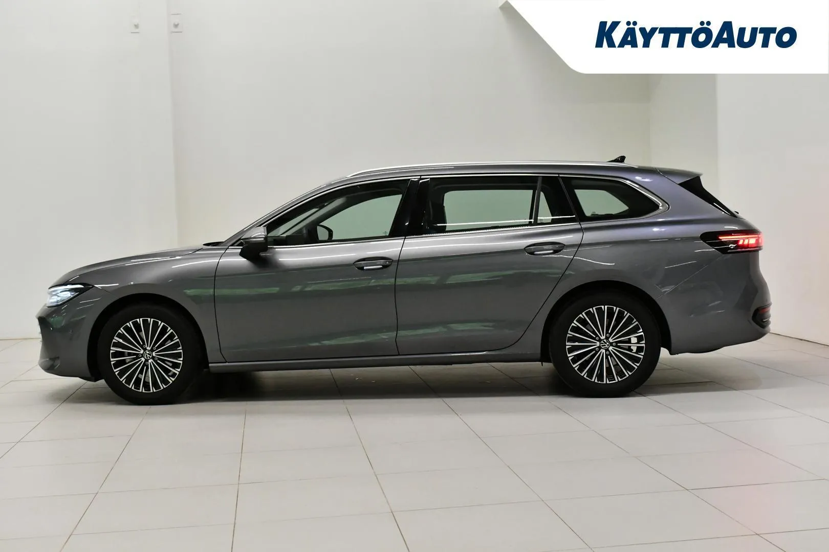 Volkswagen Passat CRX-520 carousel image