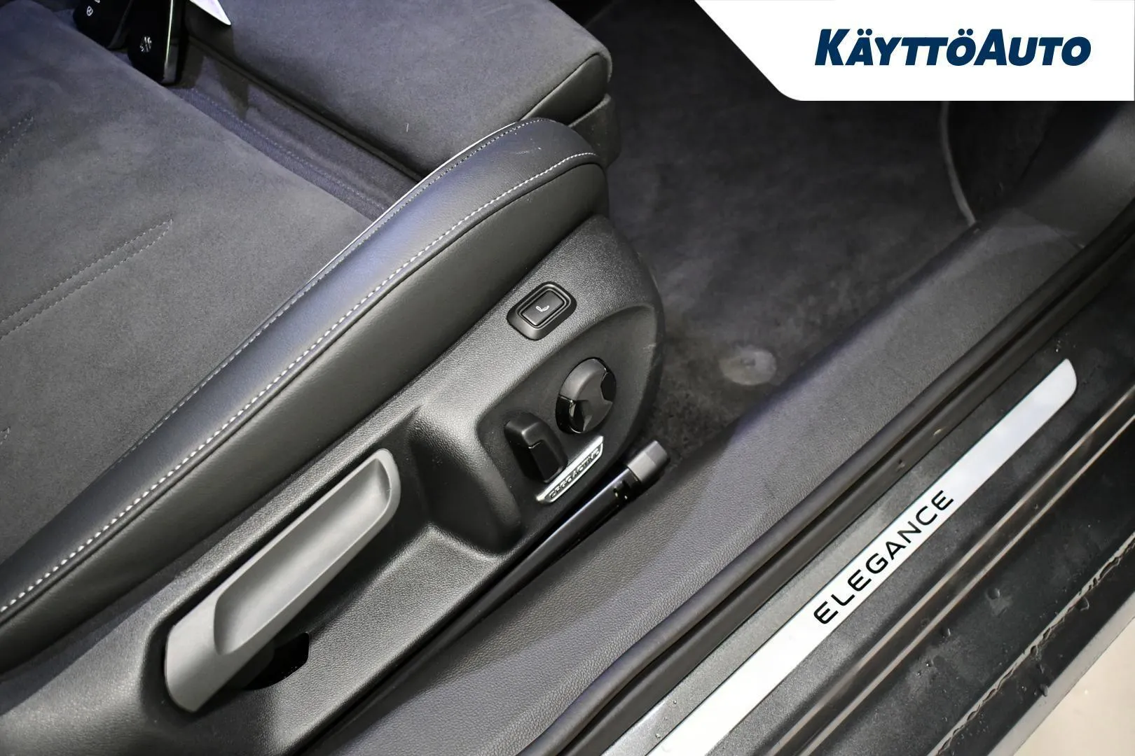 Volkswagen Passat CRX-520 carousel image