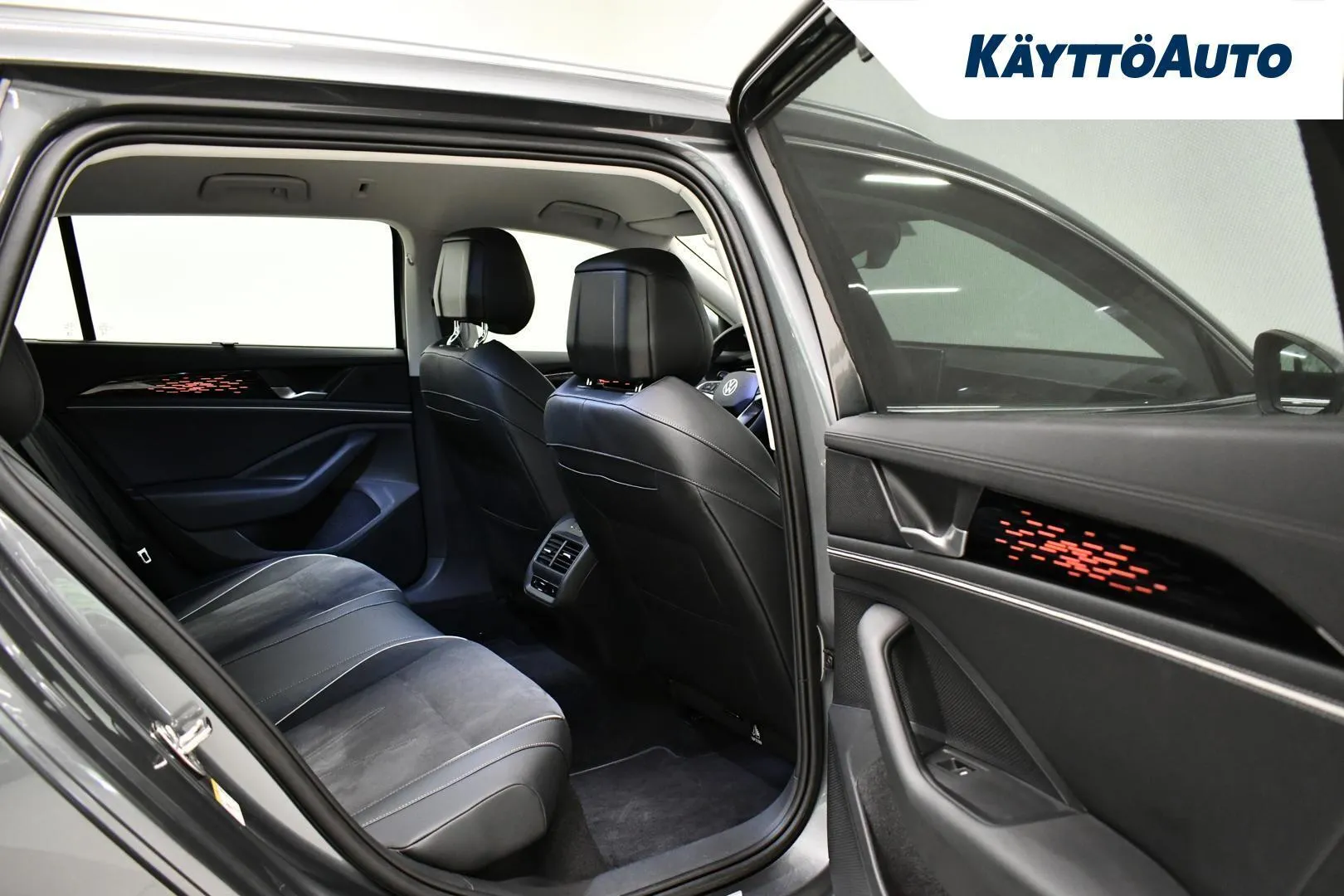 Volkswagen Passat CRX-520 carousel image