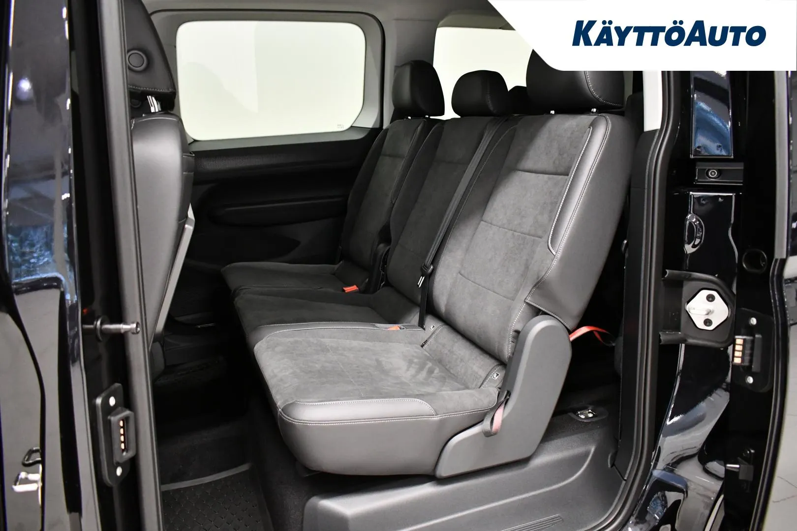 Volkswagen Caddy Maxi ZPS-826 carousel image