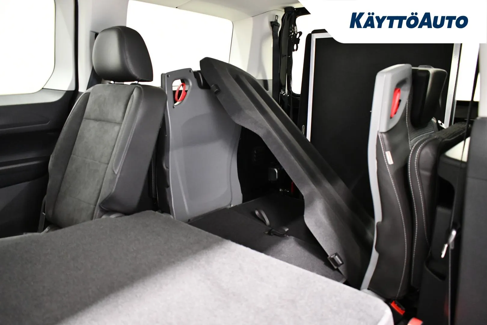 Volkswagen Caddy Maxi ZPS-826 carousel image