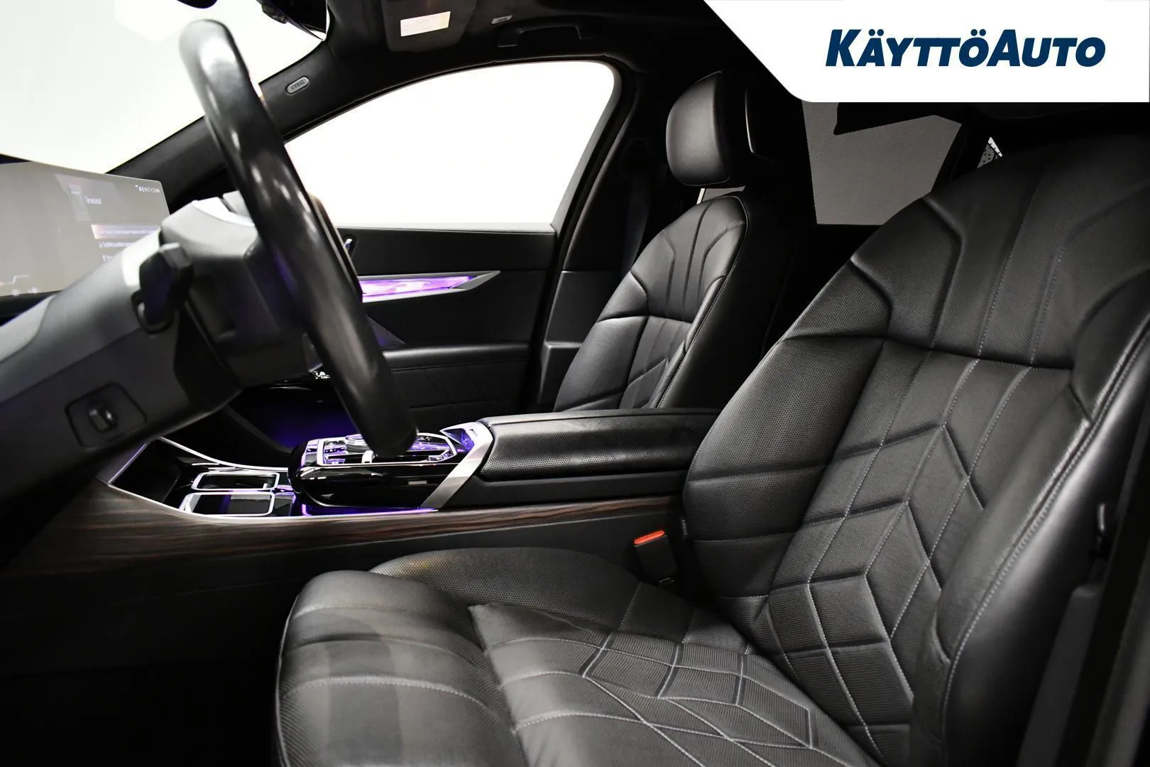 BMW i7 CSA-609 carousel image