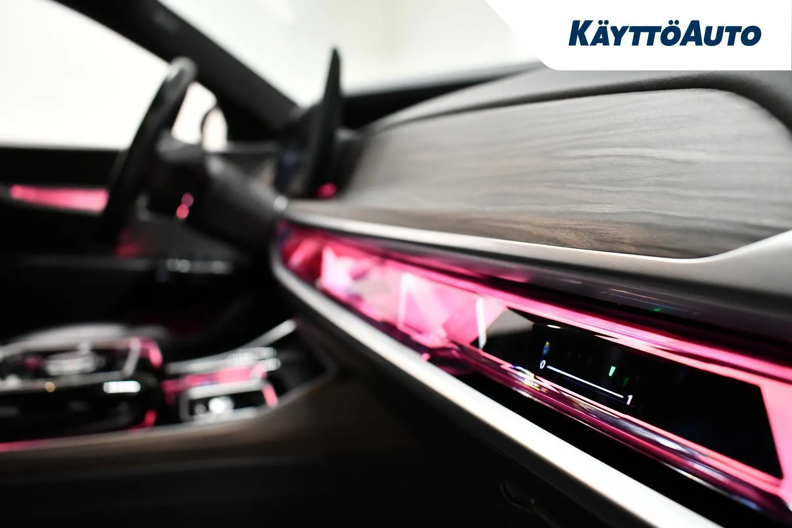 BMW i7 CSA-609 carousel image