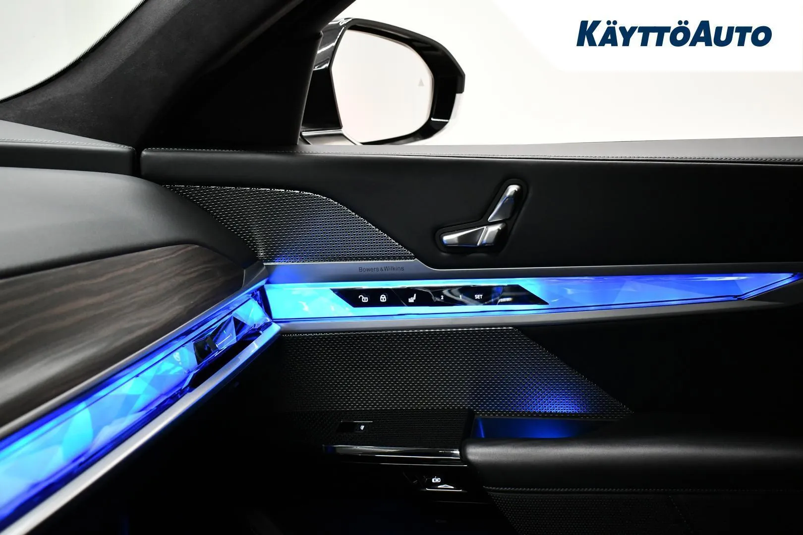 BMW i7 CSA-609 carousel image