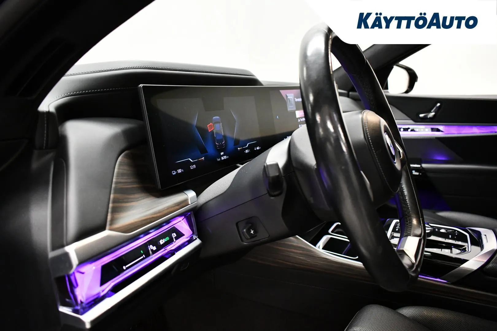 BMW i7 CSA-609 carousel image