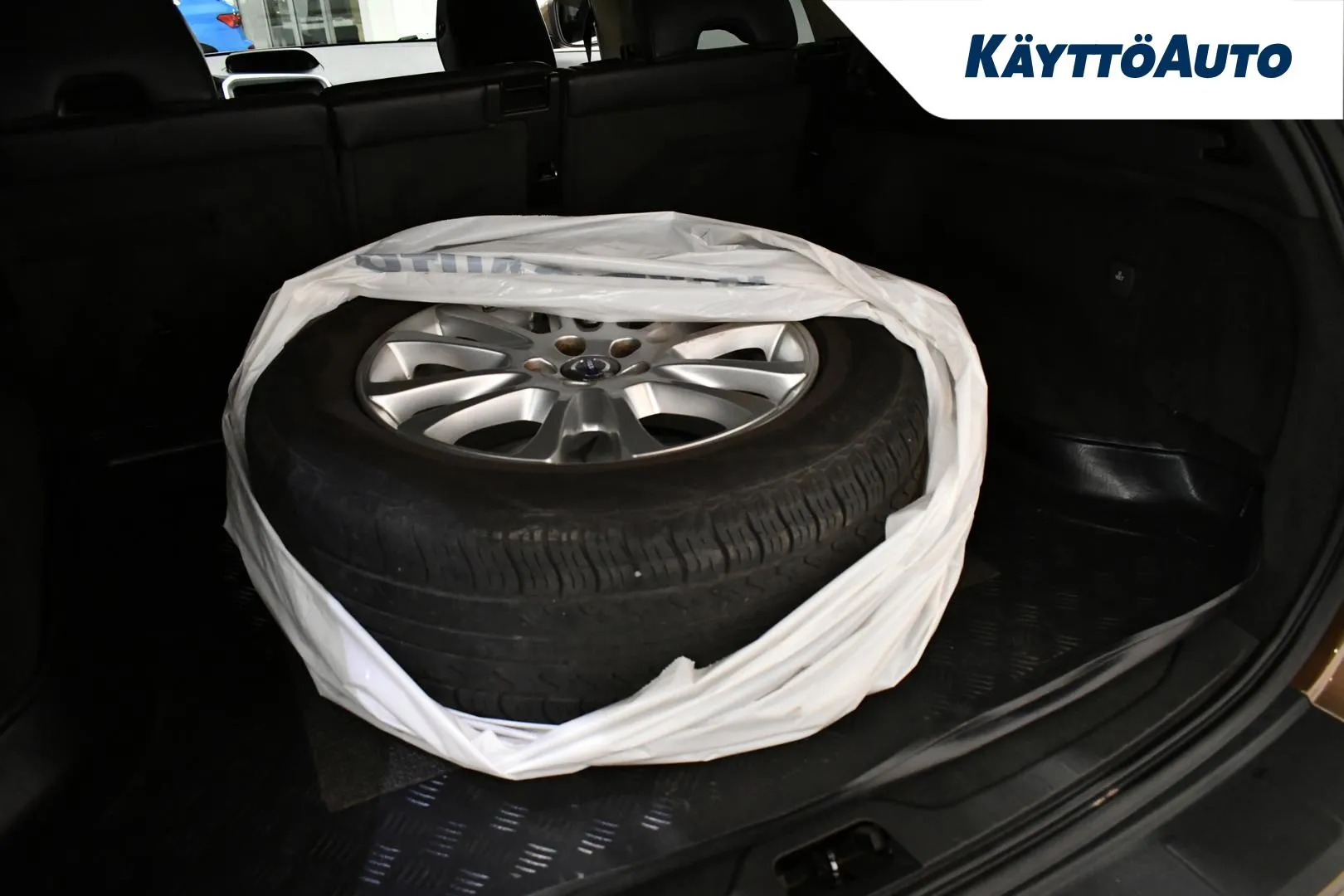 VOLVO XC60 CTI-207 carousel image