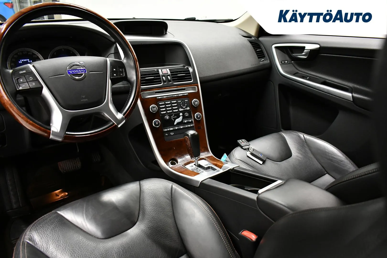 VOLVO XC60 CTI-207 carousel image