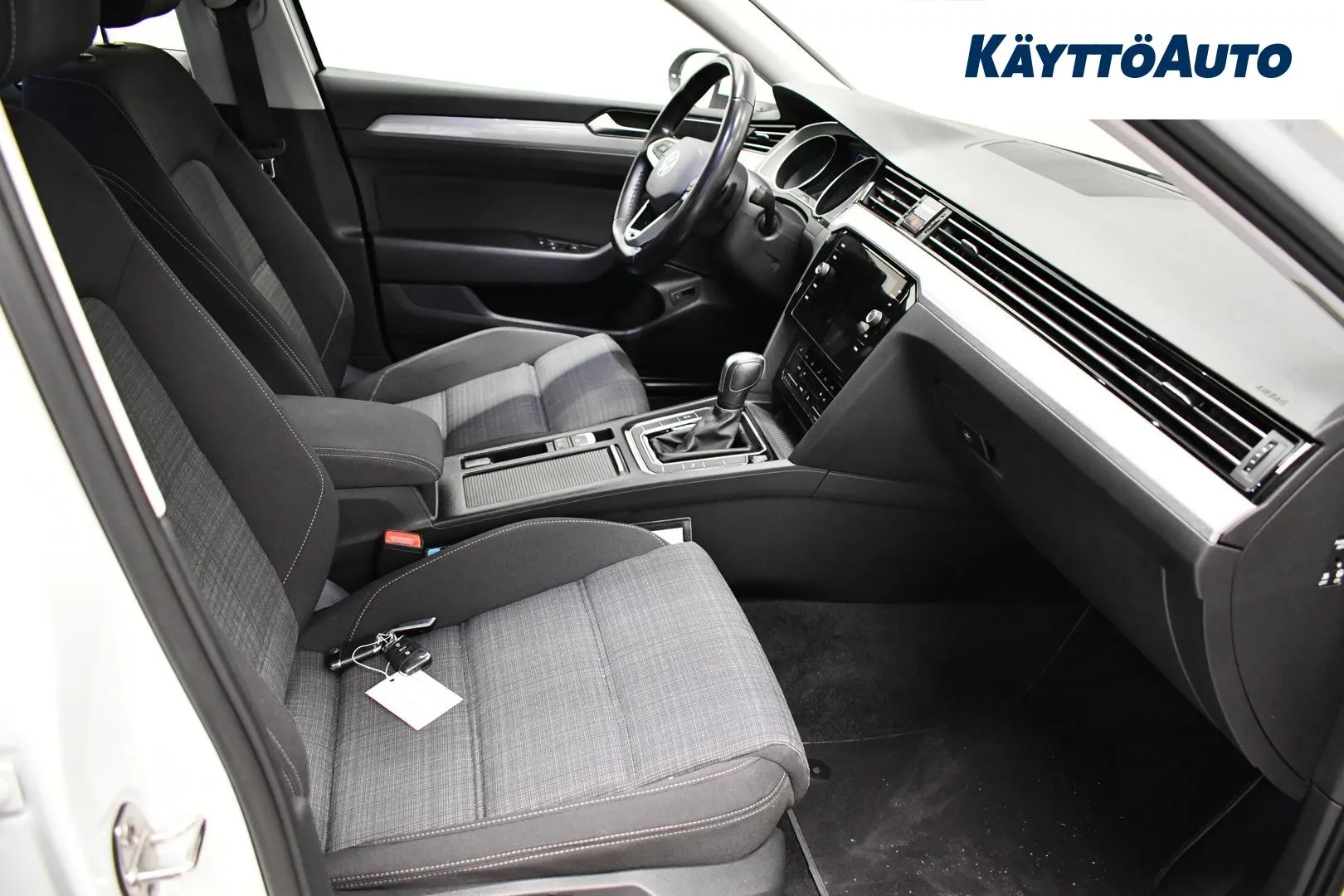 VOLKSWAGEN Passat LPP-458 carousel image