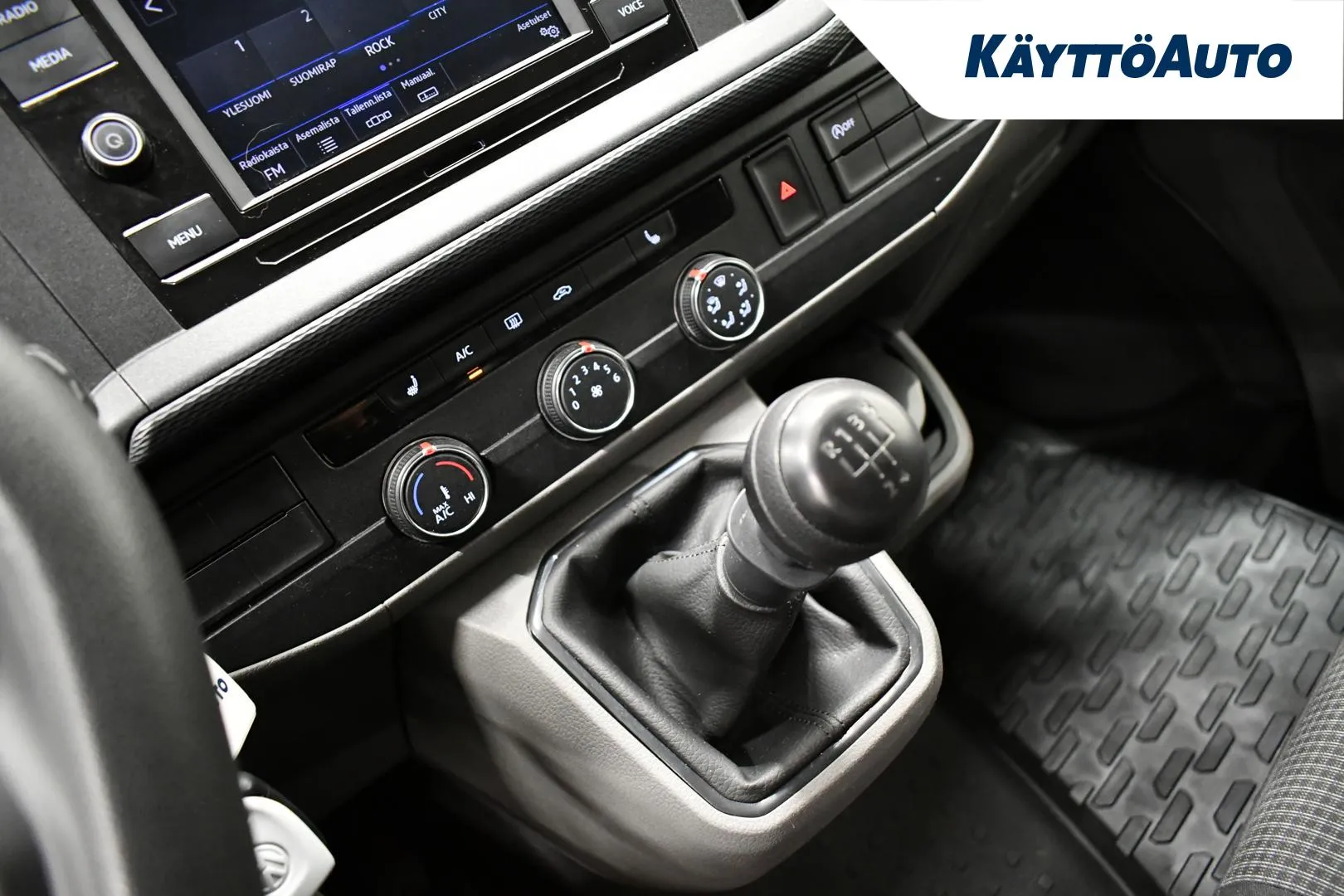 VOLKSWAGEN Transporter YLZ-789 carousel image