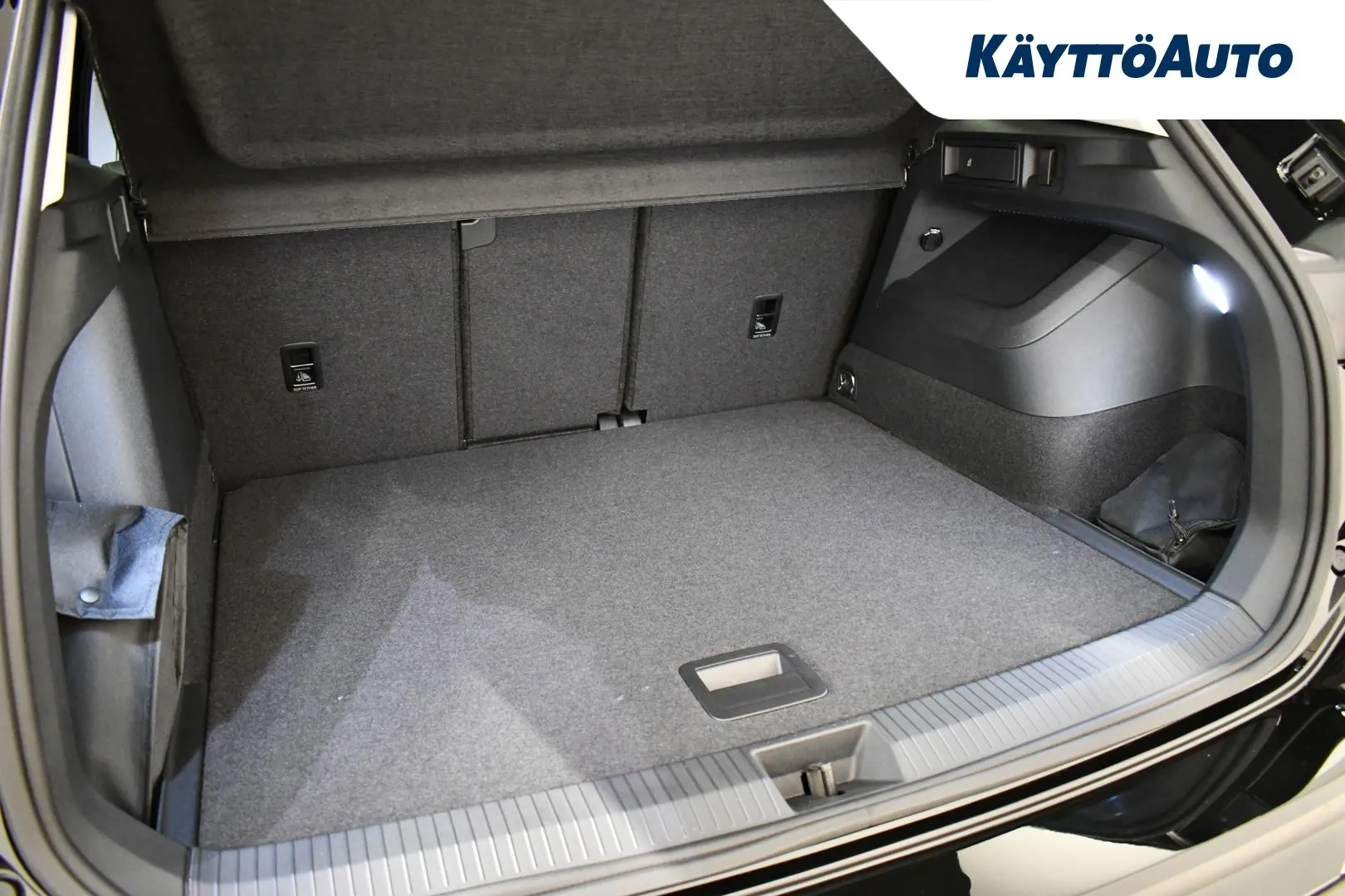 Volkswagen Tiguan GRP-201 carousel image