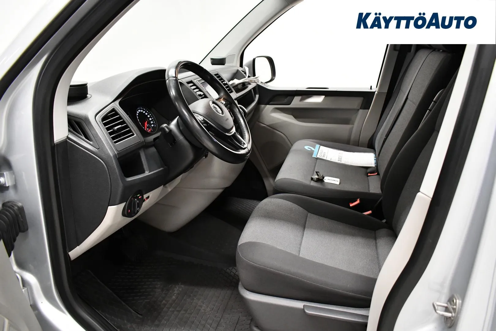 VOLKSWAGEN Transporter ERH-572 carousel image