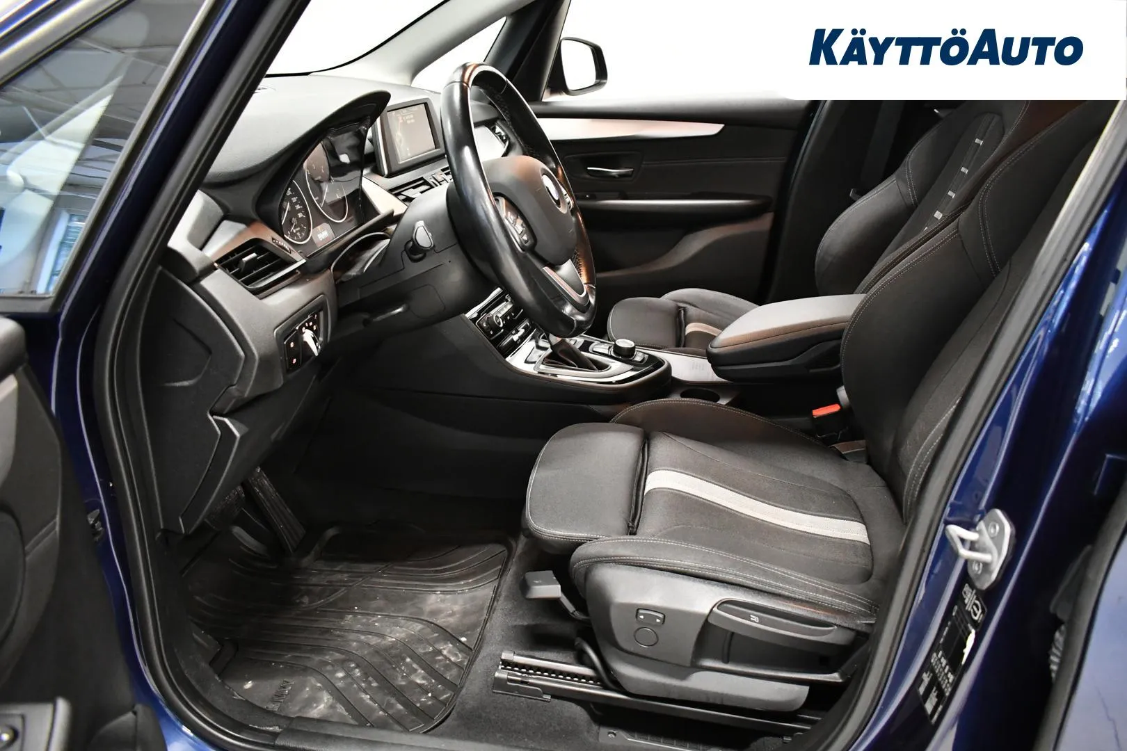 BMW 218 UYX-111 carousel image