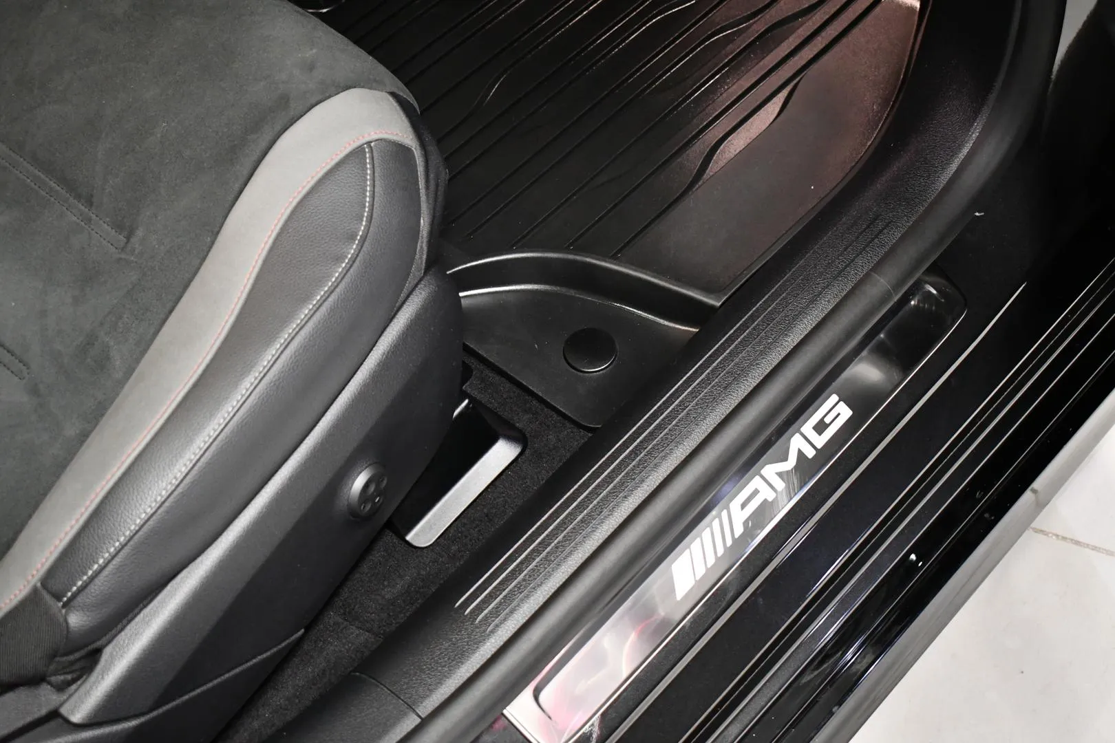 MERCEDES-BENZ EQE ZPB-415 carousel image