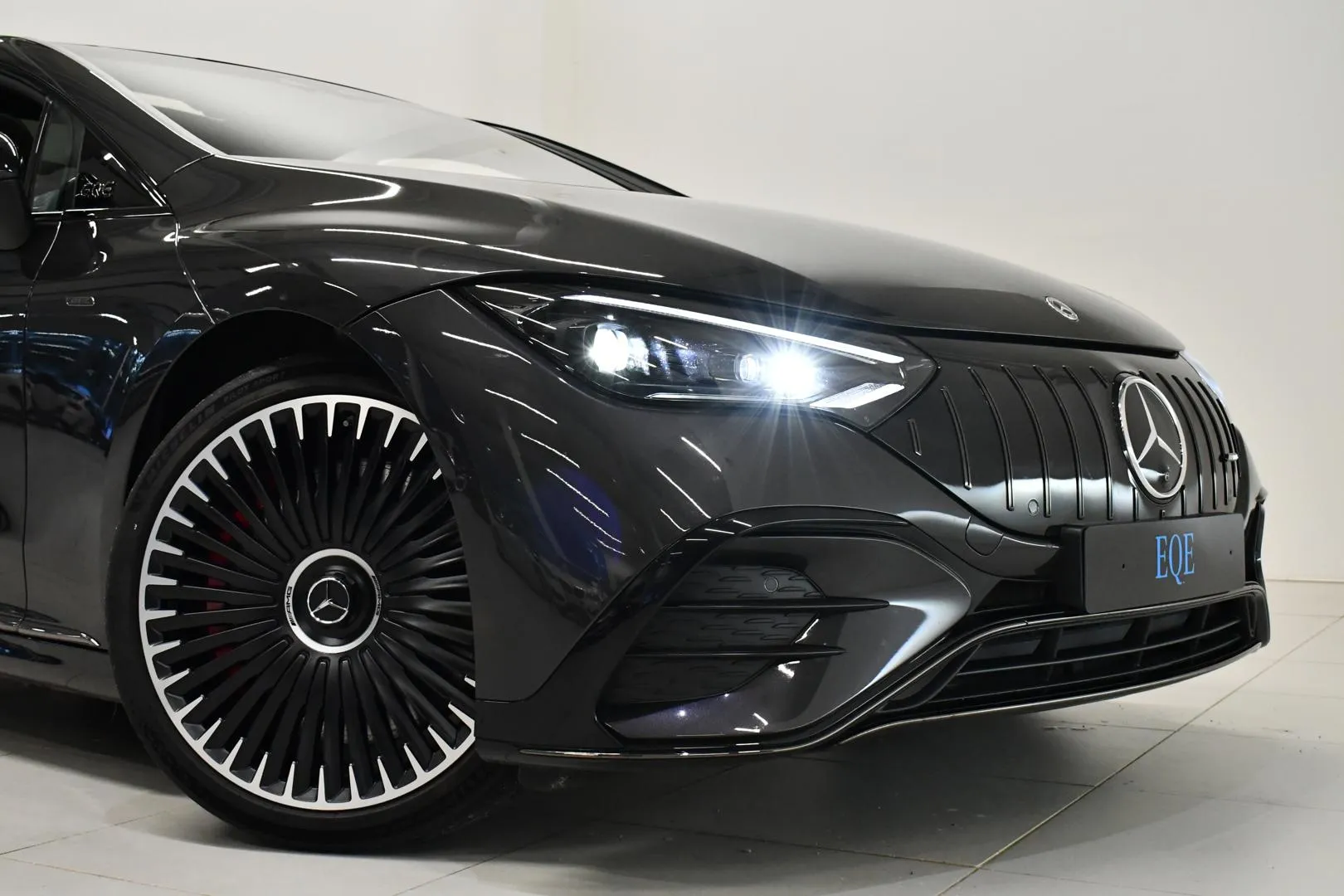 Mercedes-Benz EQE MRO-266 carousel image