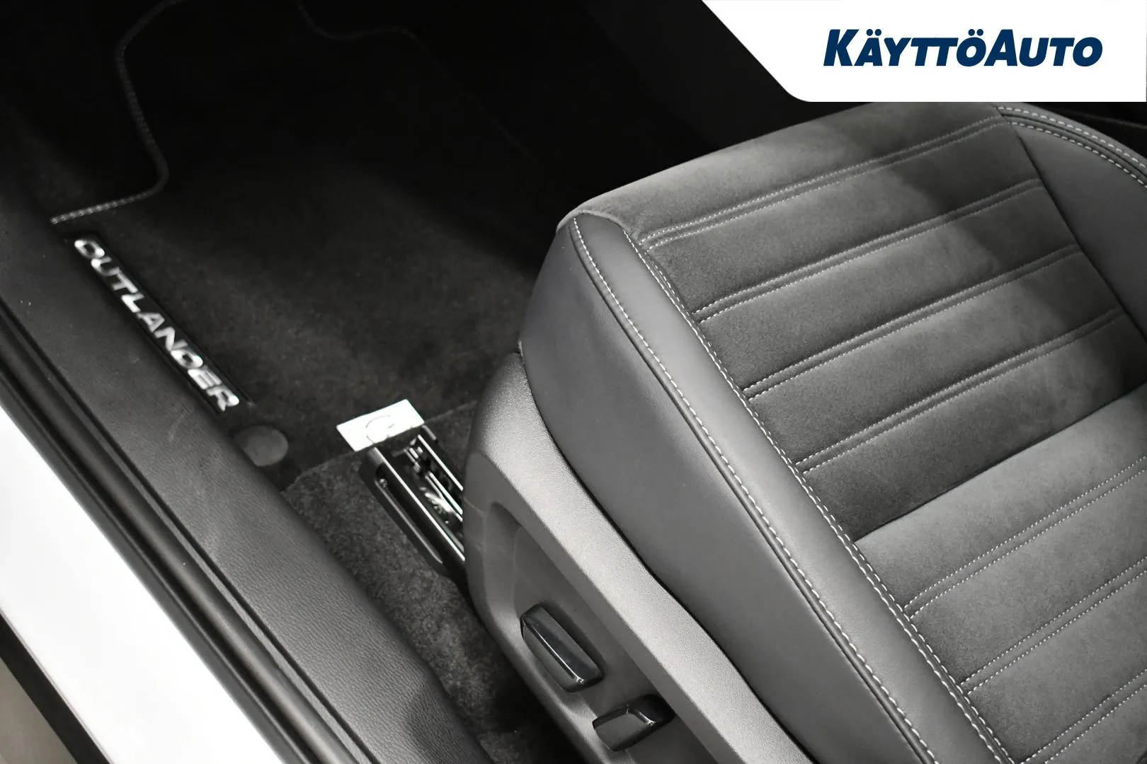 Mitsubishi Outlander XUZ-352 carousel image