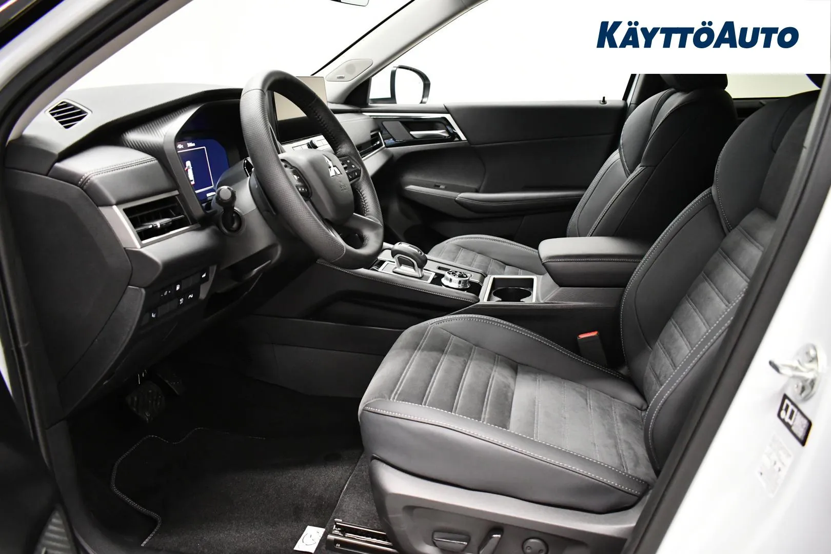 Mitsubishi Outlander XUZ-352 carousel image