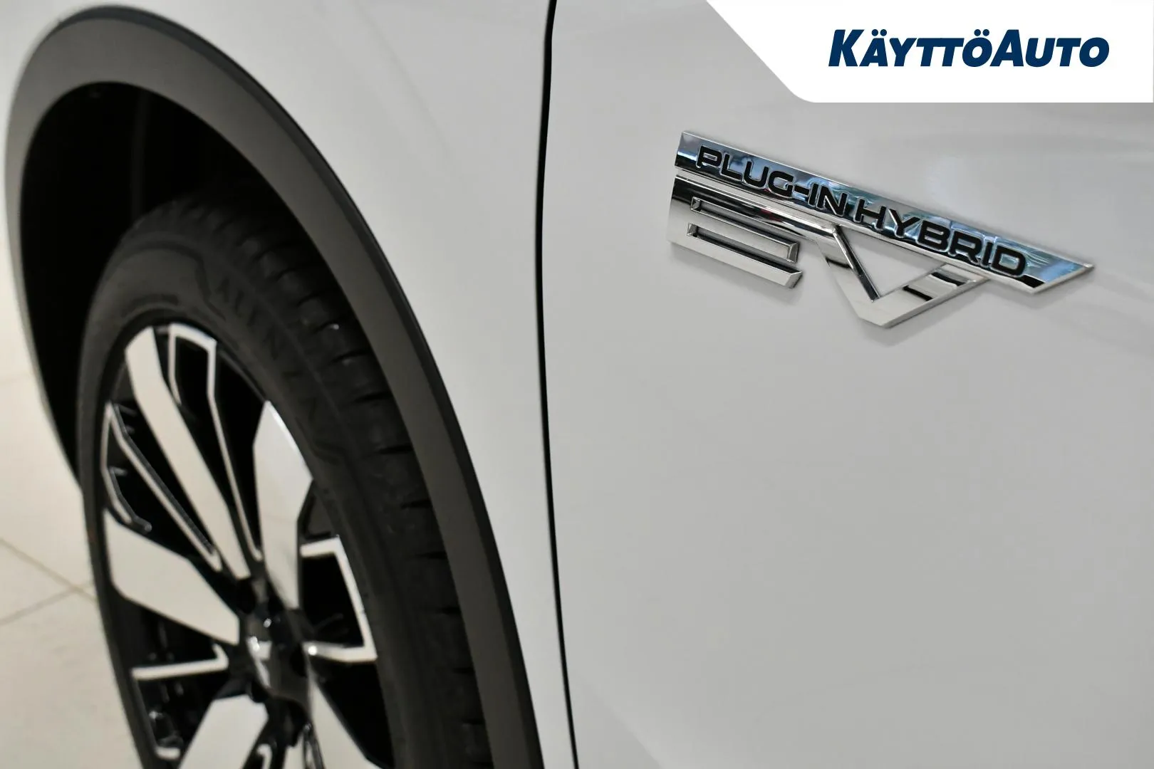 Mitsubishi Outlander XUZ-352 carousel image