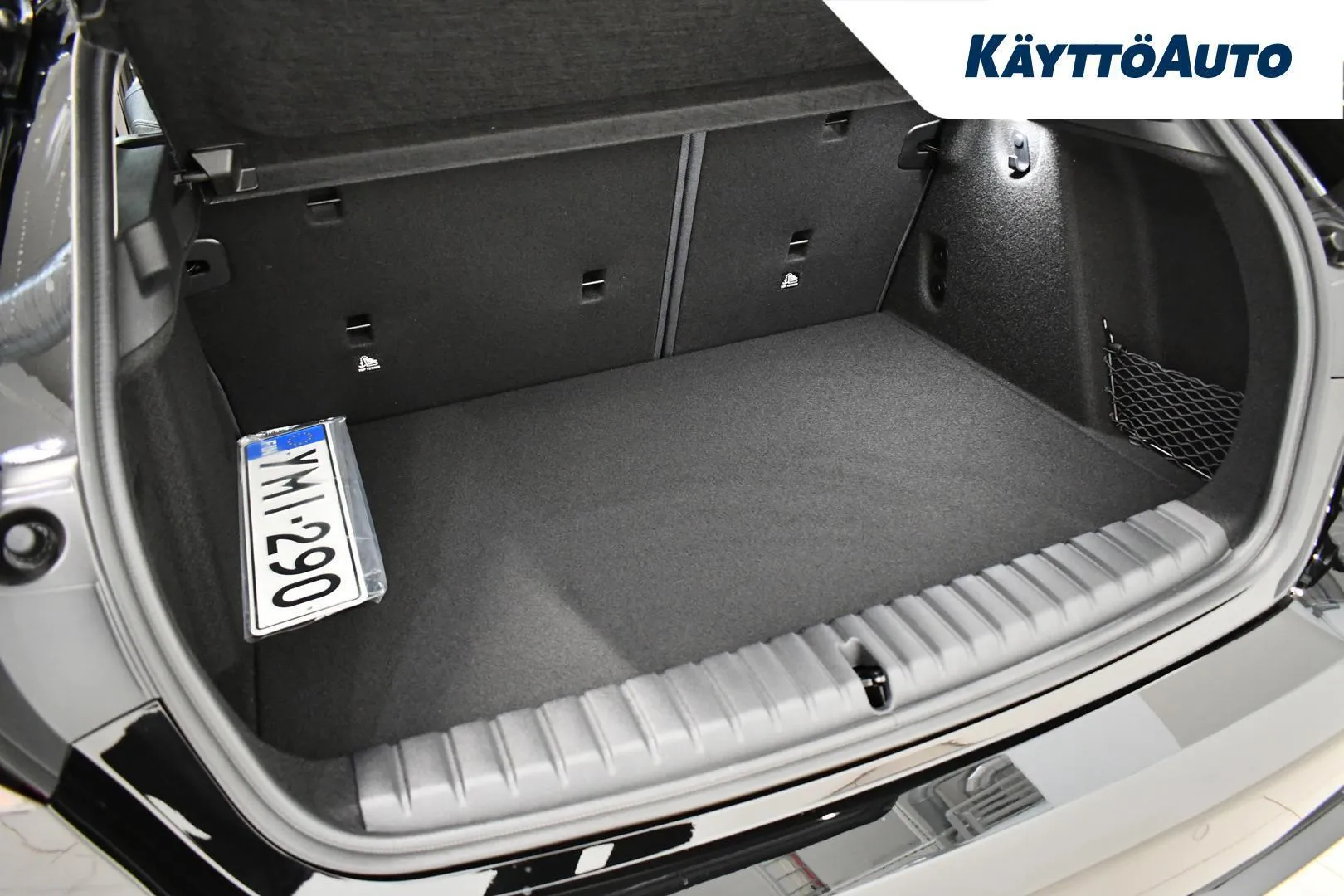 BMW 120 YMI-290 carousel image