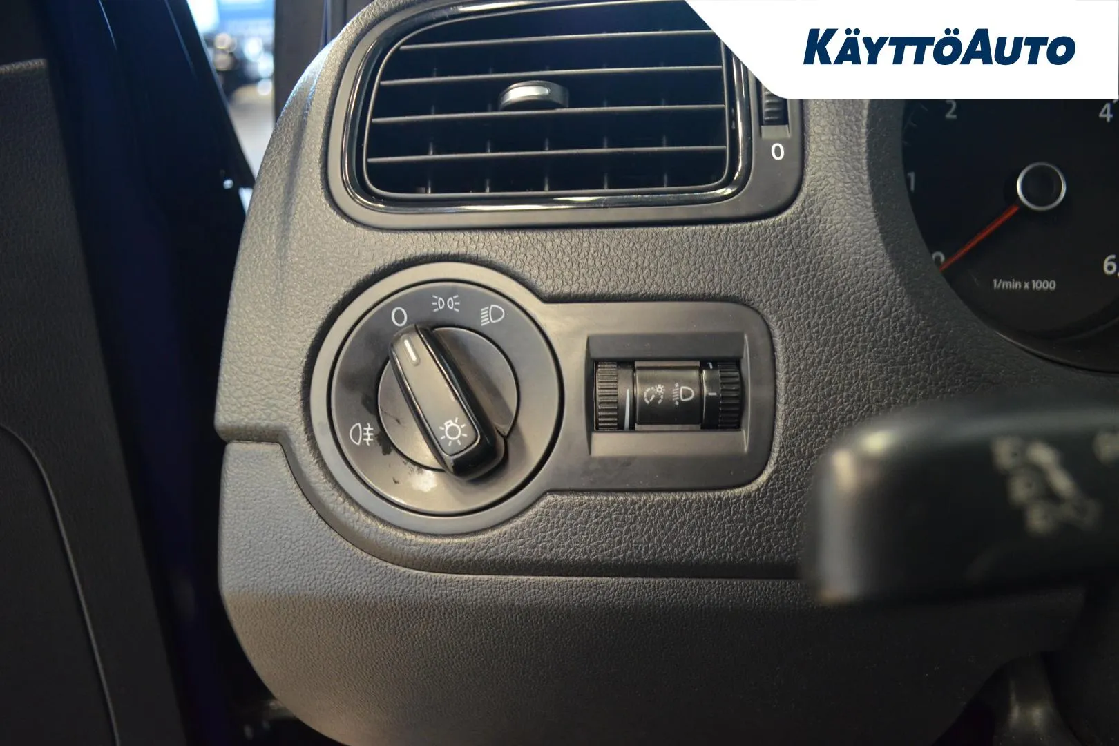 VOLKSWAGEN Polo XMS-621 carousel image
