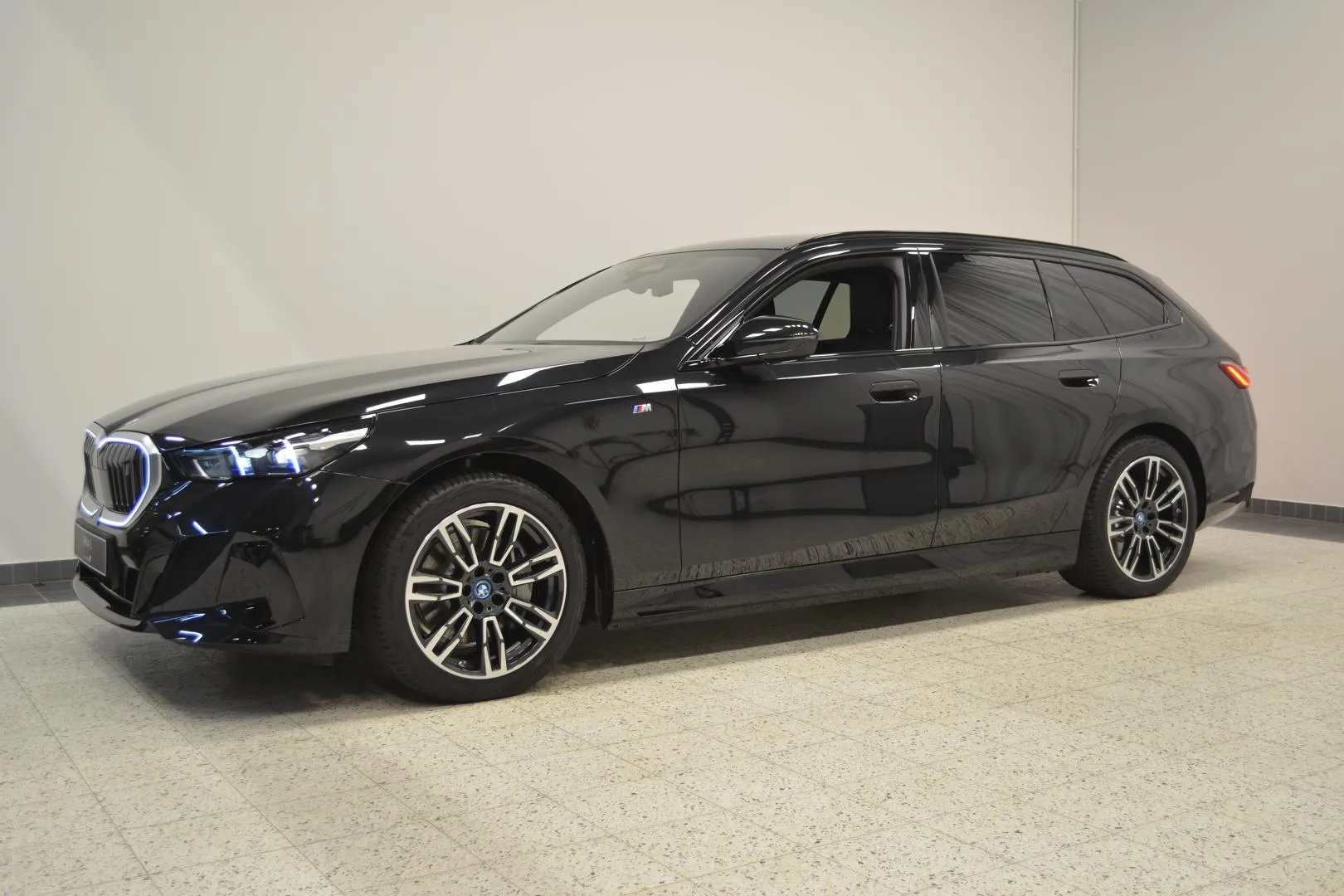 BMW i5 EVE-539 carousel image