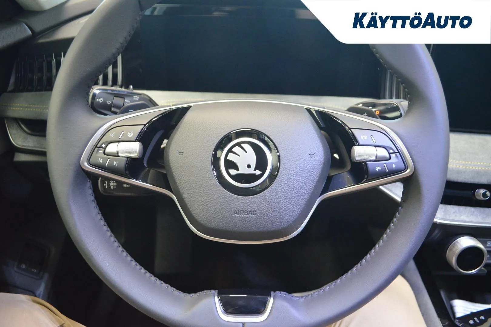 Skoda Superb JNP-704 carousel image