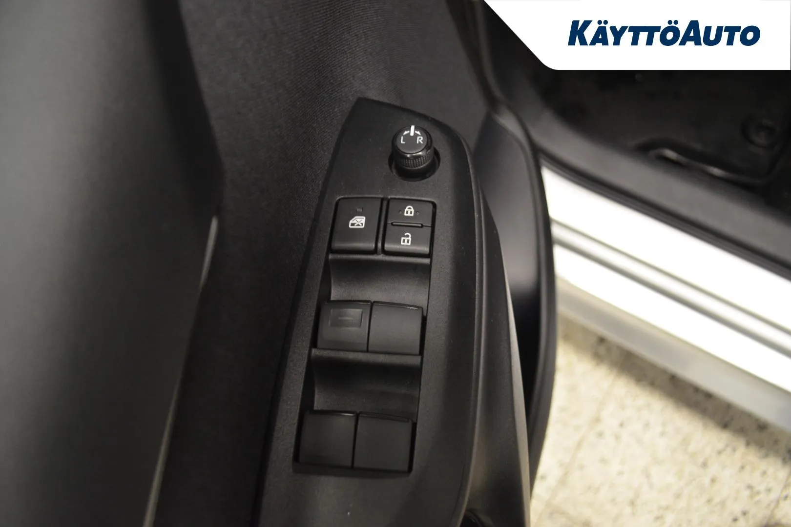 TOYOTA Yaris JMU-788 carousel image