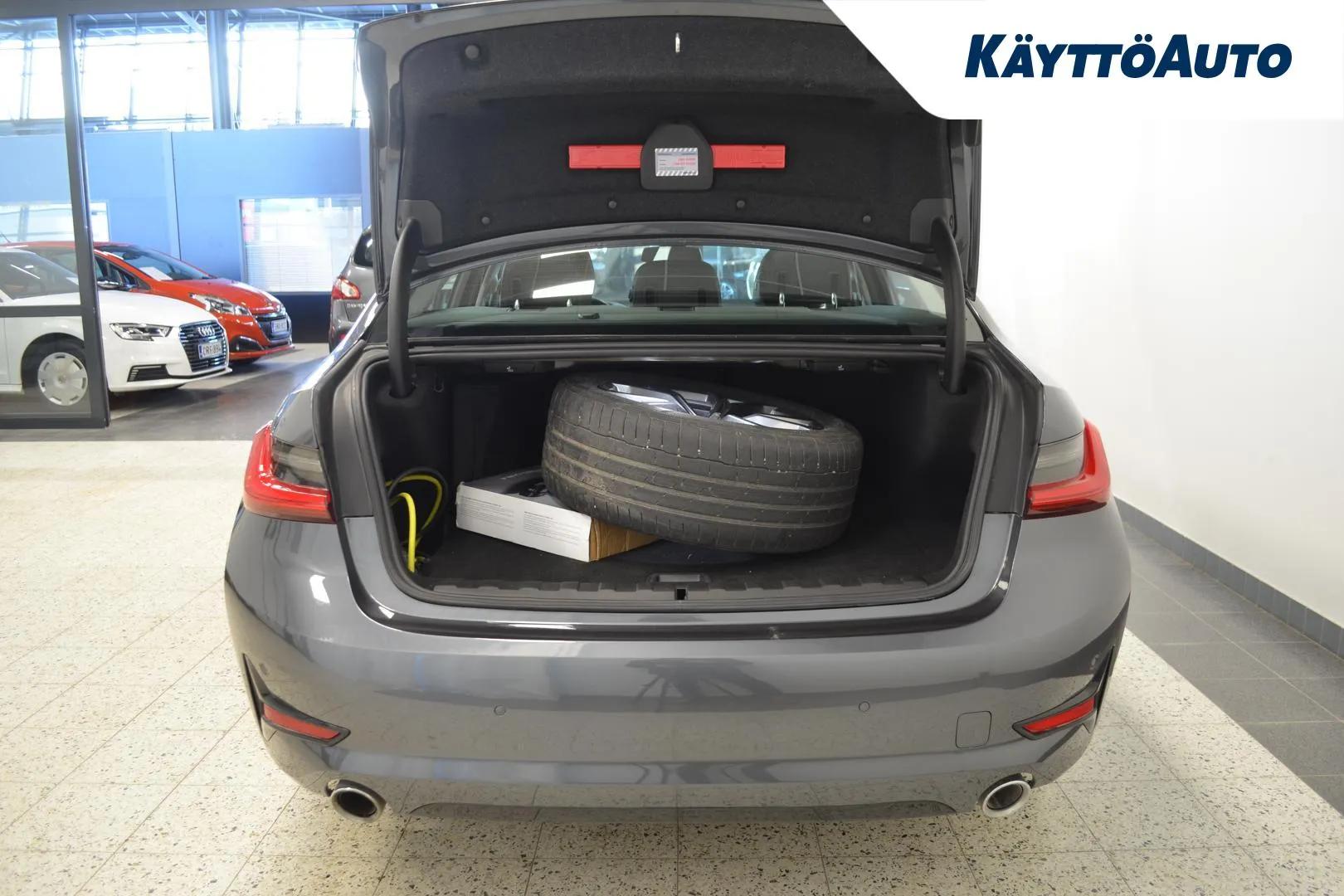 BMW 330 JLM-359 carousel image