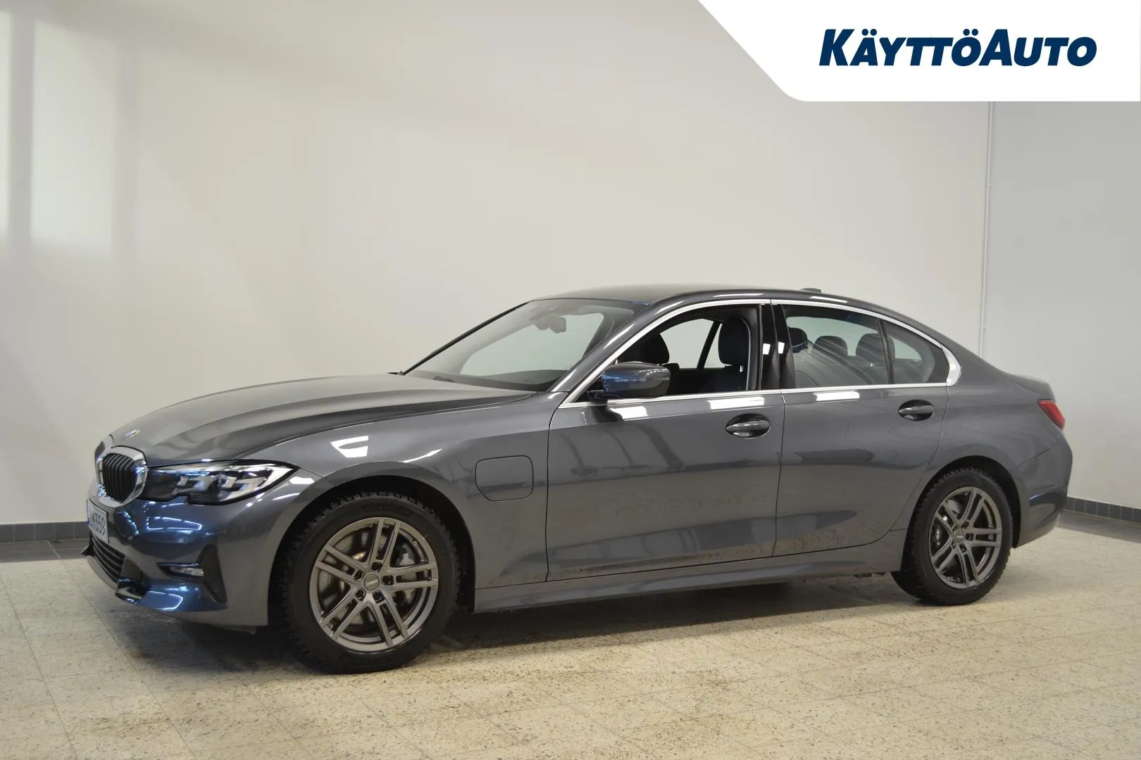 BMW 330 JLM-359 carousel image