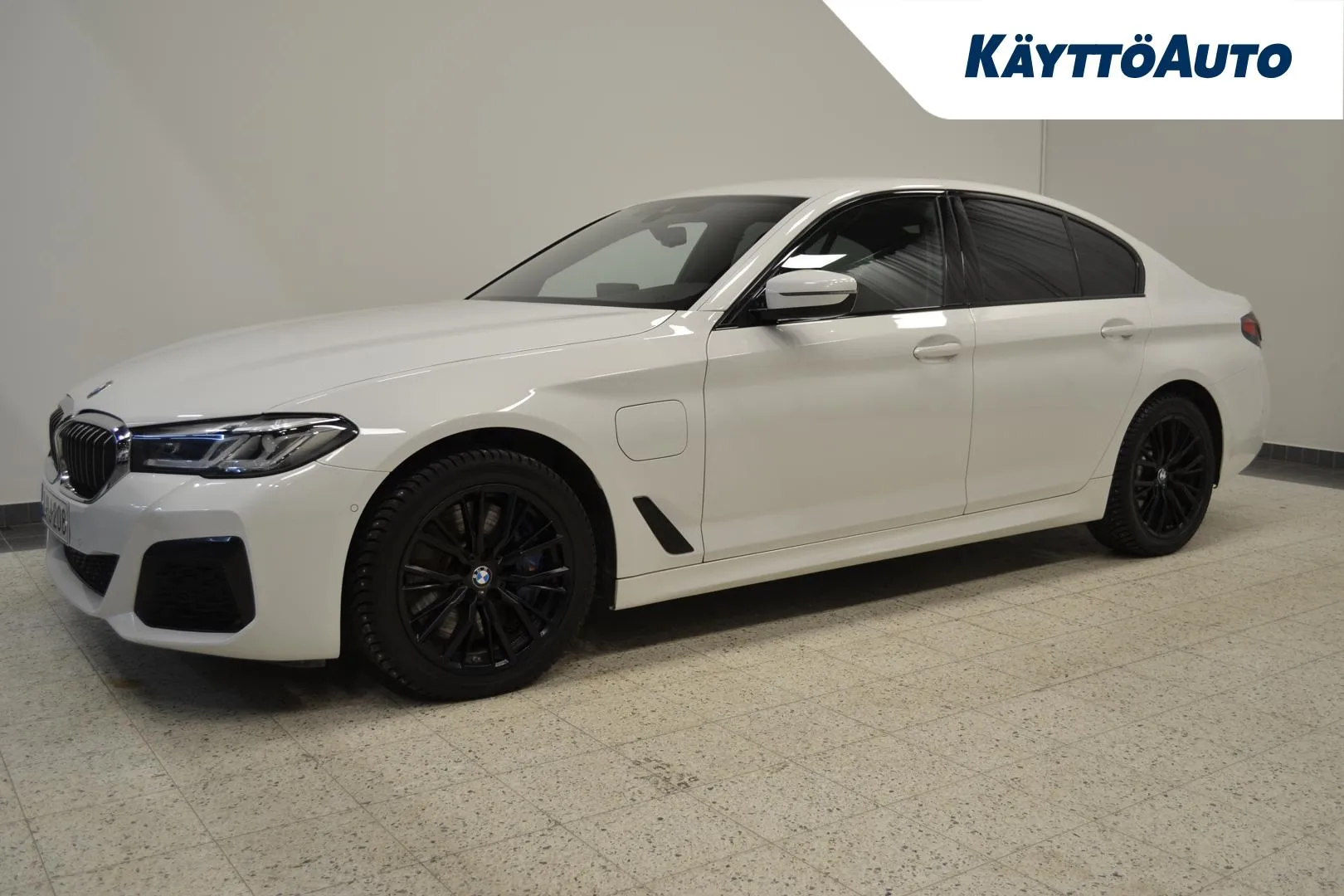 BMW 545 LPJ-208 carousel image