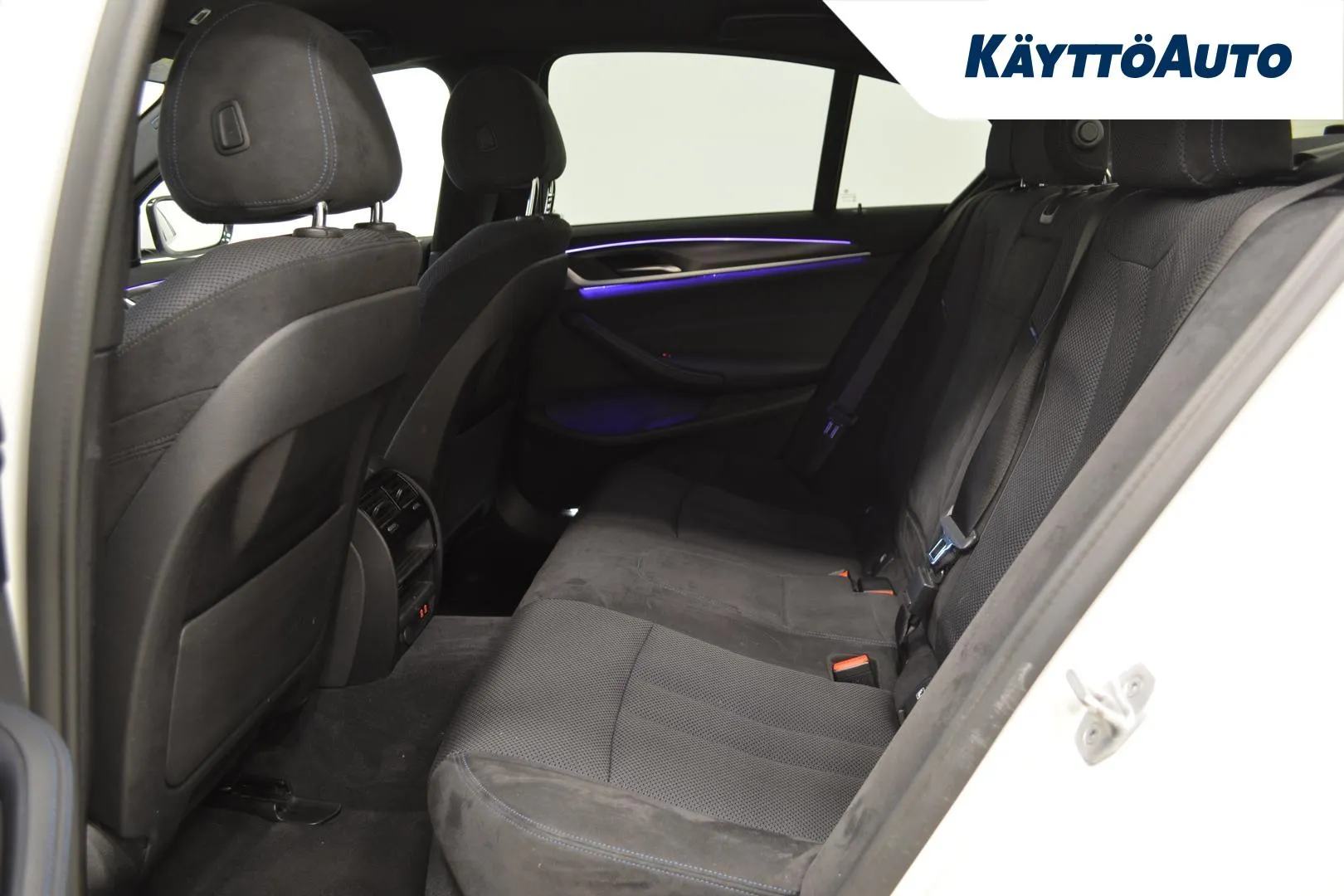 BMW 545 LPJ-208 carousel image