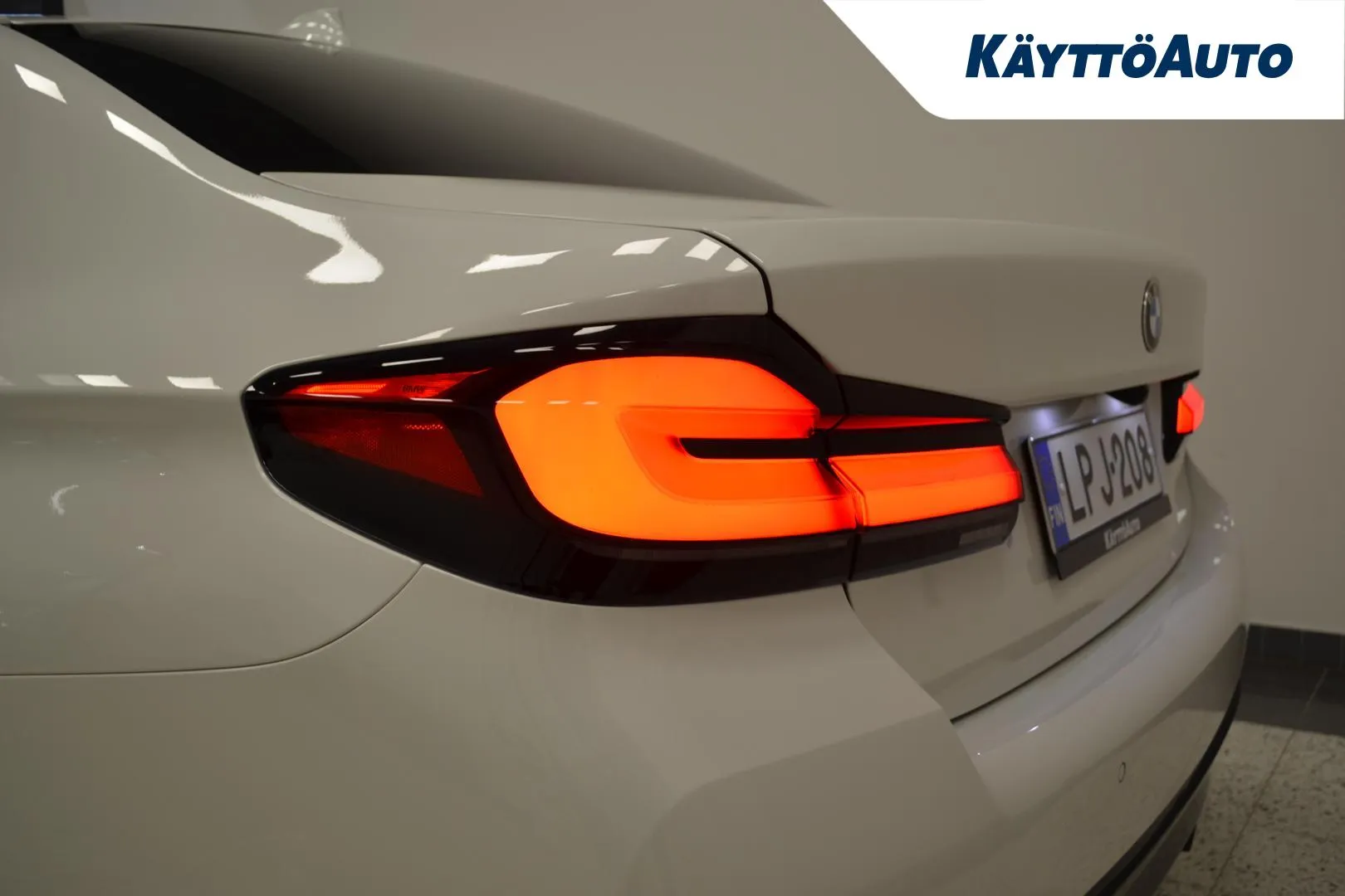 BMW 545 LPJ-208 carousel image
