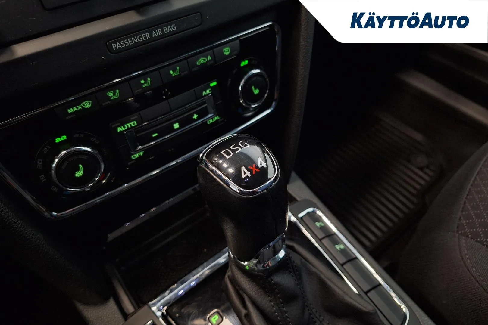 SKODA Superb CTK-163 carousel image