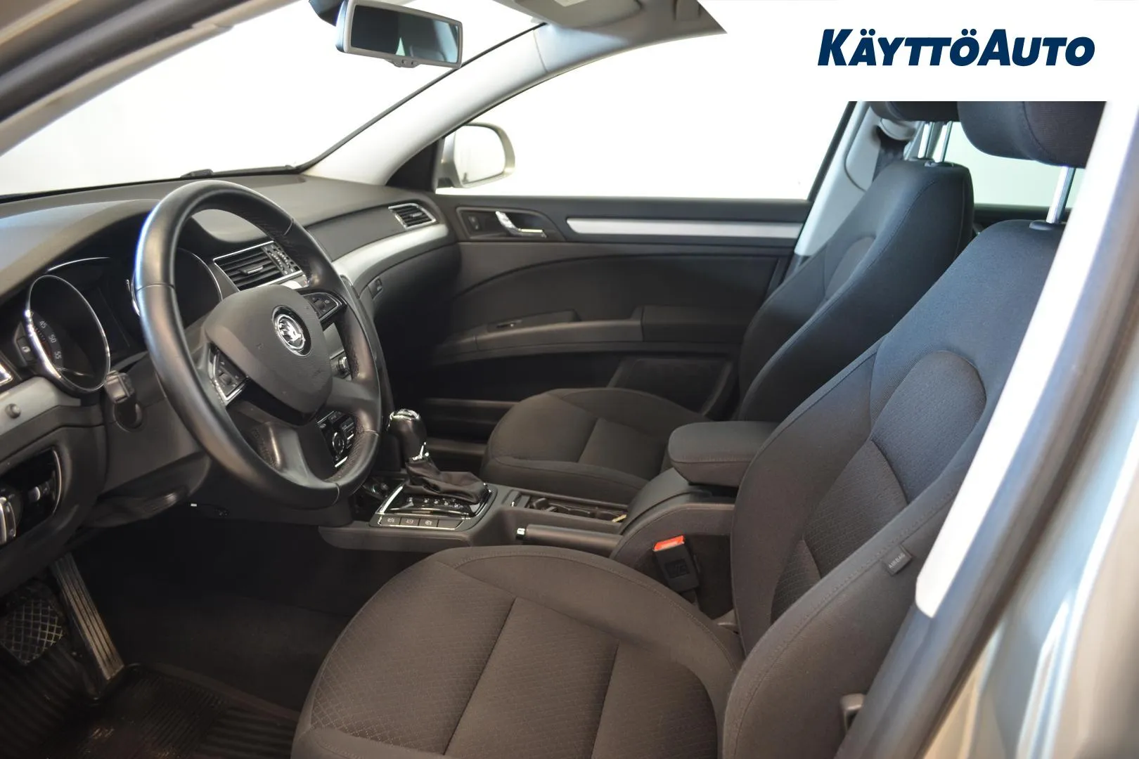 SKODA Superb CTK-163 carousel image