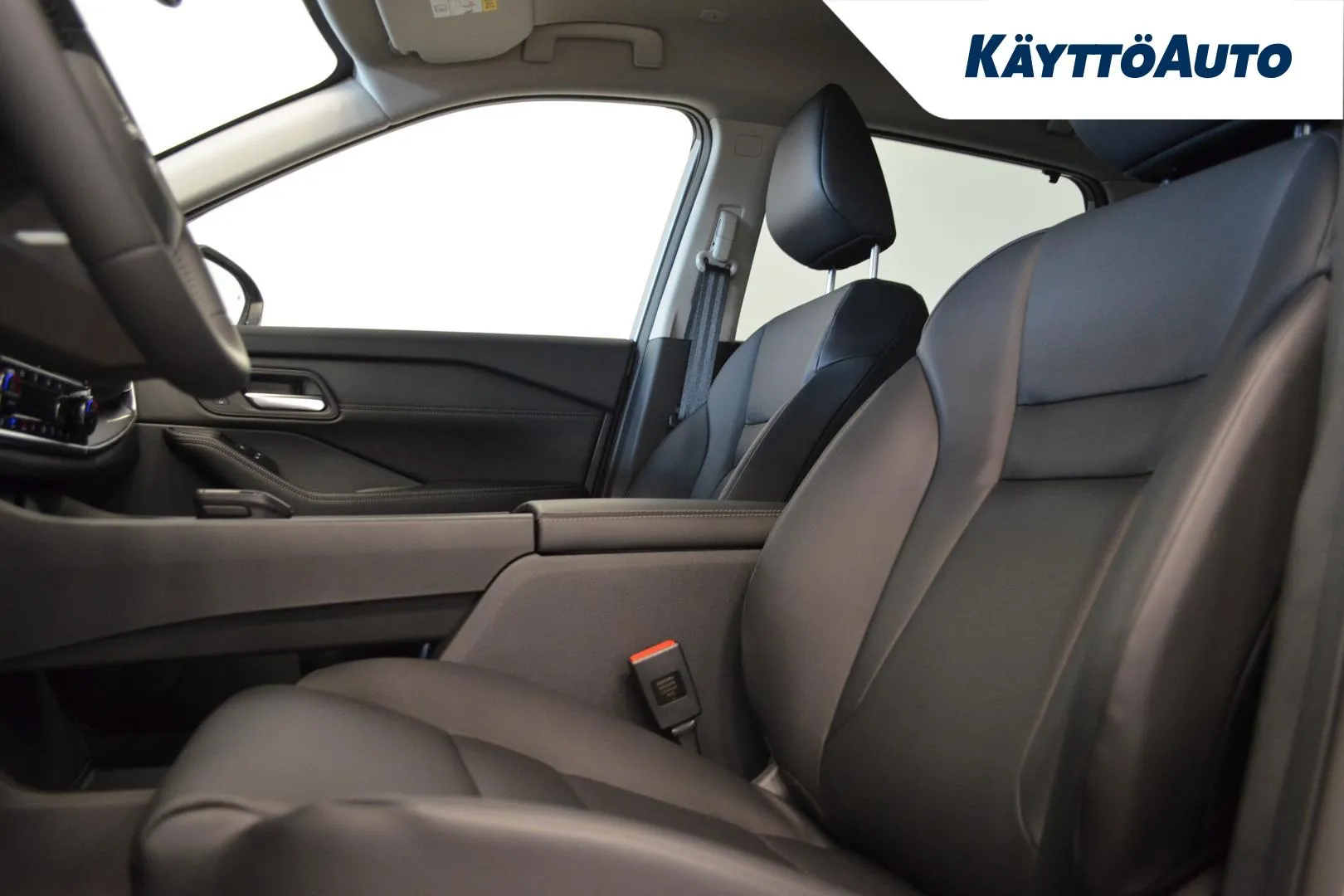 Nissan X-Trail SZJ-550 carousel image