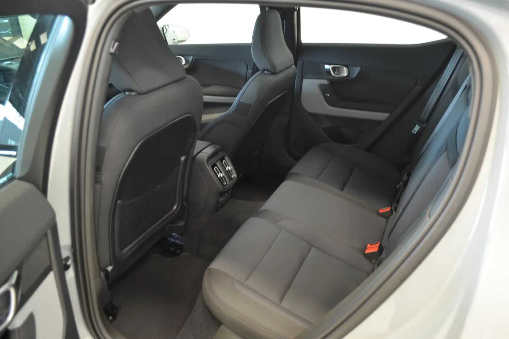 POLESTAR 2 GRH-568 carousel image