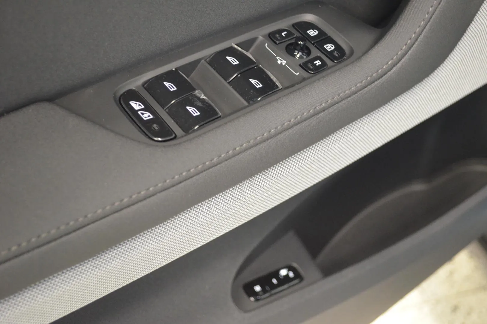 POLESTAR 2 GRH-568 carousel image