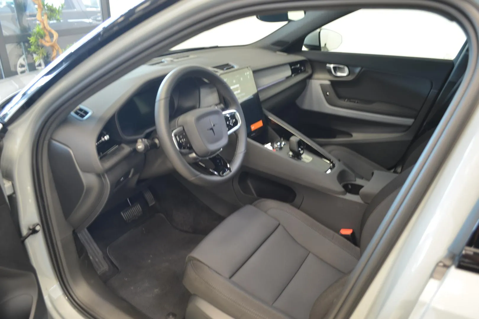 POLESTAR 2 GRH-568 carousel image