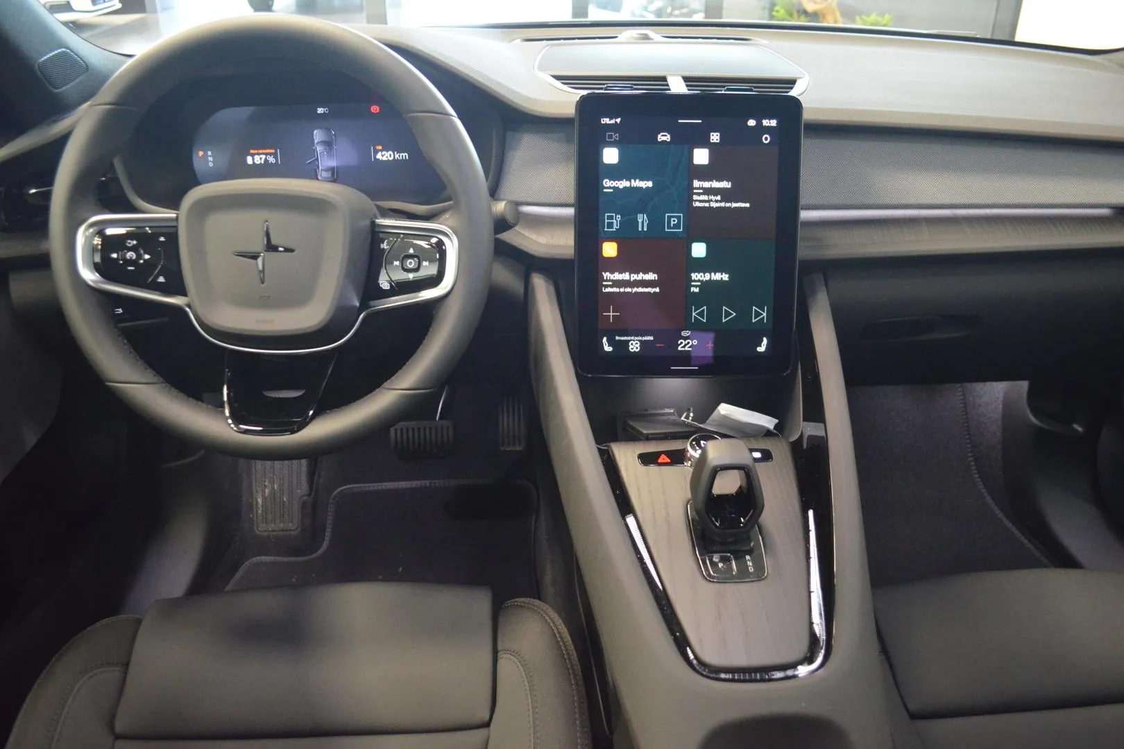 POLESTAR 2 GRH-568 carousel image