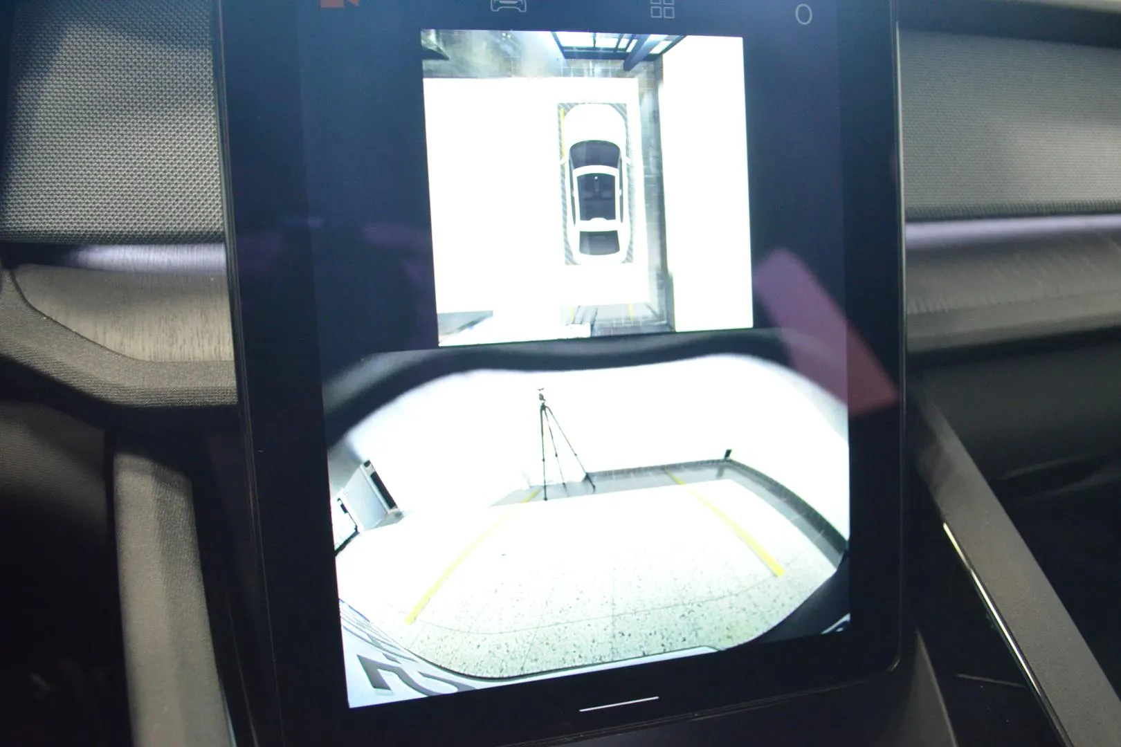 POLESTAR 2 GRH-568 carousel image