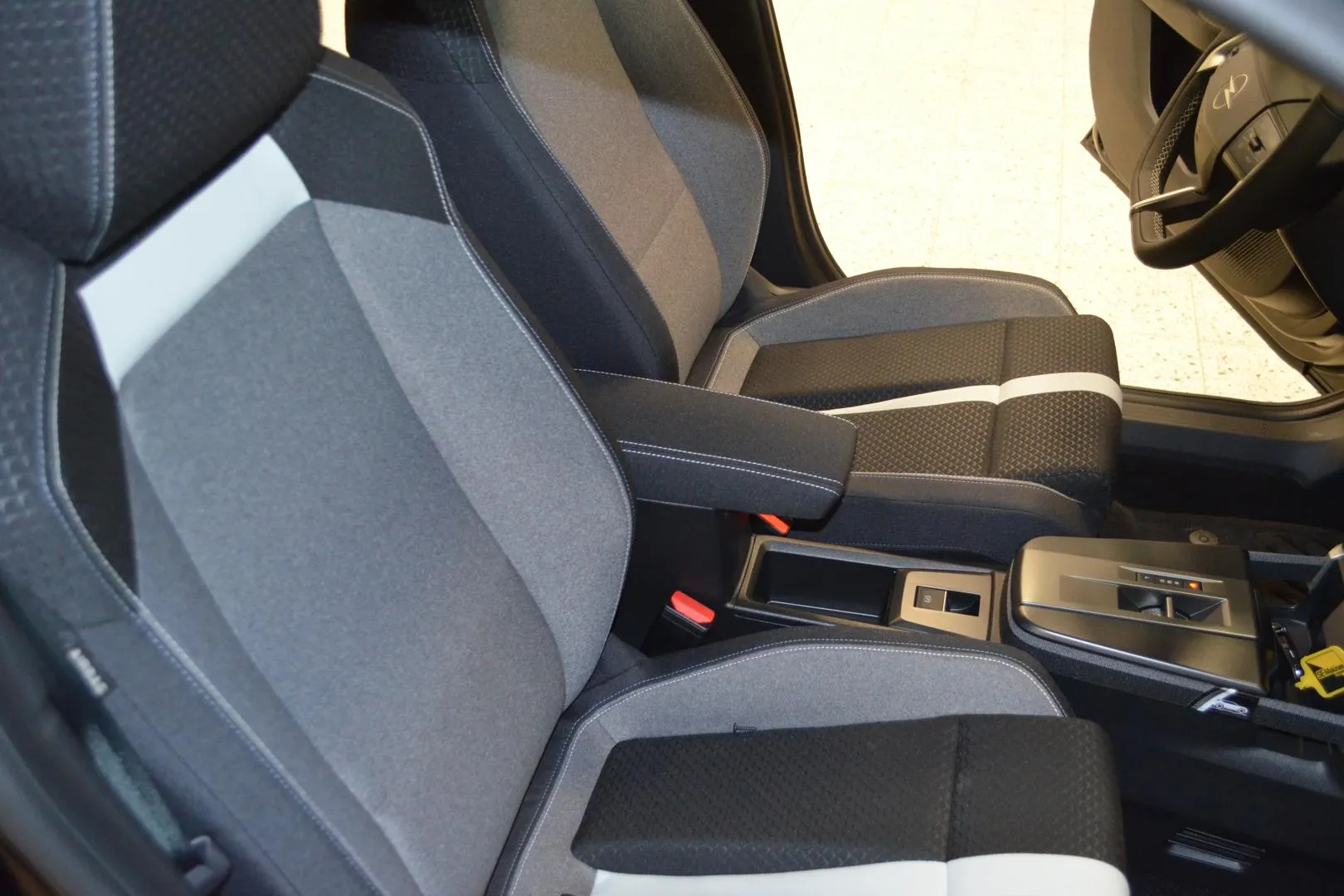 Opel Frontera SZF-287 carousel image