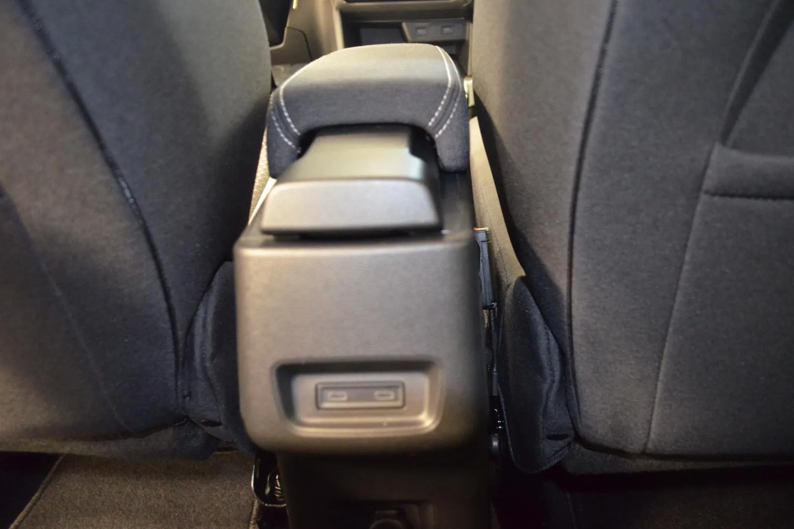 Opel Frontera SZF-287 carousel image